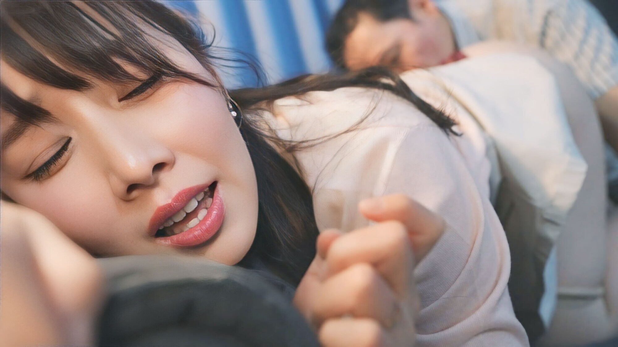 【配信限定 すみれ&しおり編】夫婦交換スワッピング 寝室に消えていく妻と同僚・・・数分後、妻の喘ぎ声が ~一線を超えてしまった夫婦たち~ 画像10