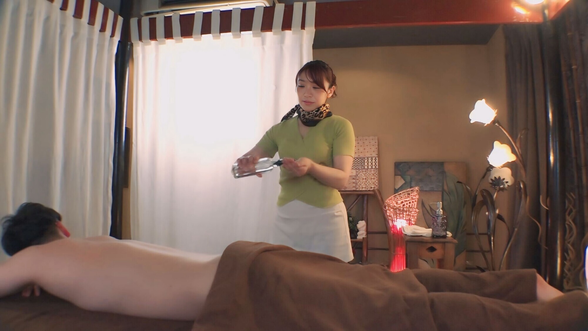 悶絶必至の密着熟女エステ 李梨さん 画像4