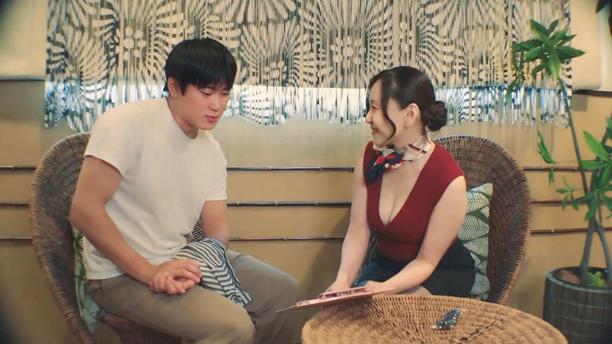 悶絶必至の密着熟女エステ さやかさん 10枚目