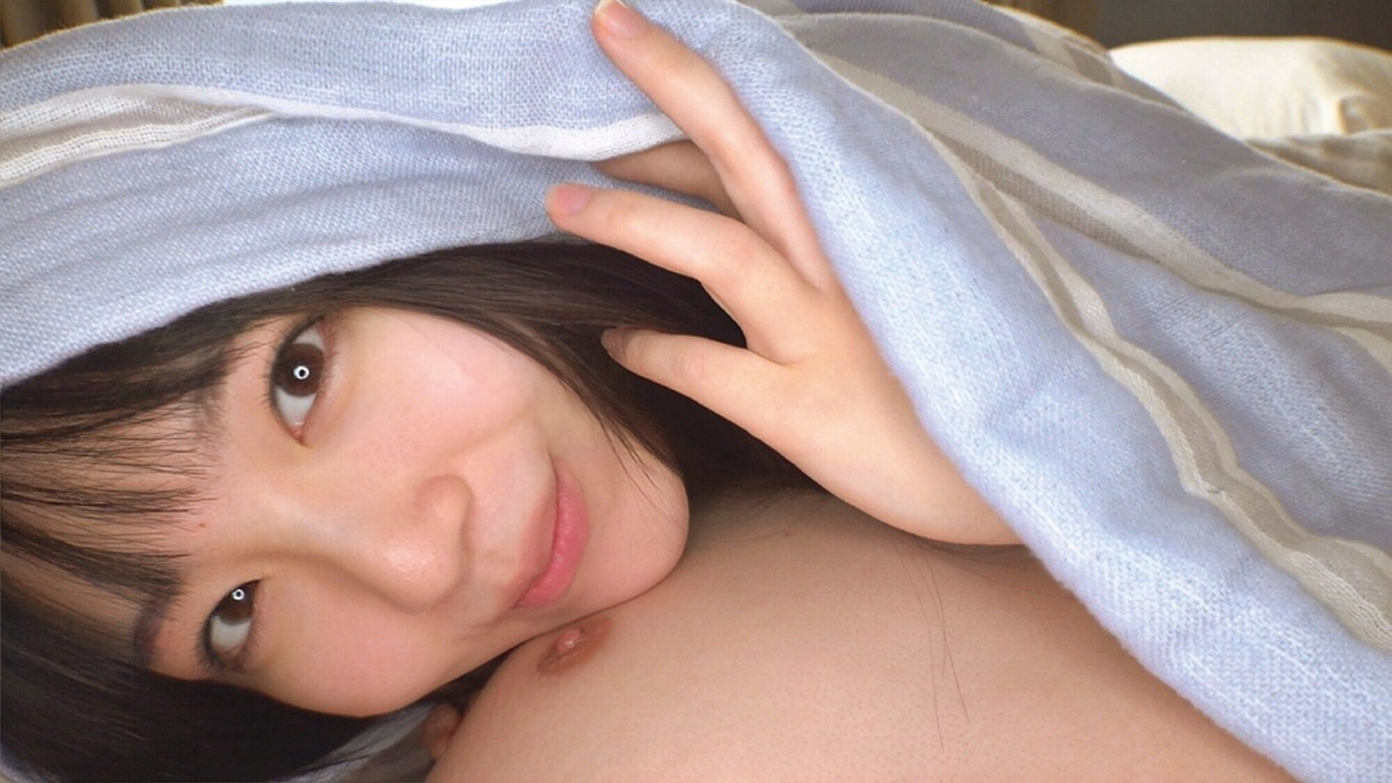「寝起きでSEXしよ?」すっぴんだってカワイイ彼女を目覚ましイタズラ生中出しww 2 画像14