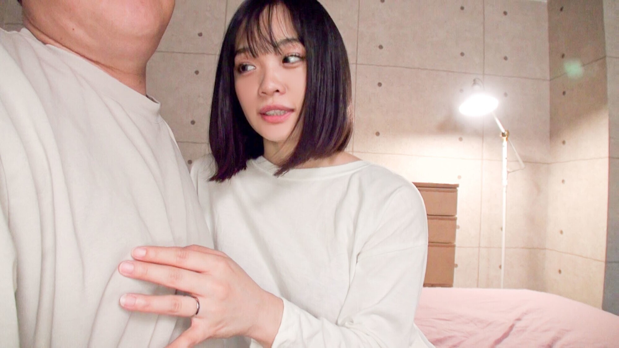 SNSで知り合った童貞くんを経験豊富な美人奥様が誘惑筆下ろし 花音うらら 画像2