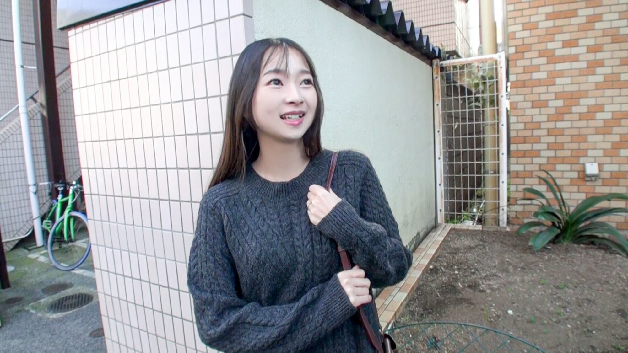 SNSでナンパした美人人妻が、旦那以外の身体に興奮してドエロい本性さらけ出しちゃいました! 望月つぼみ 画像1