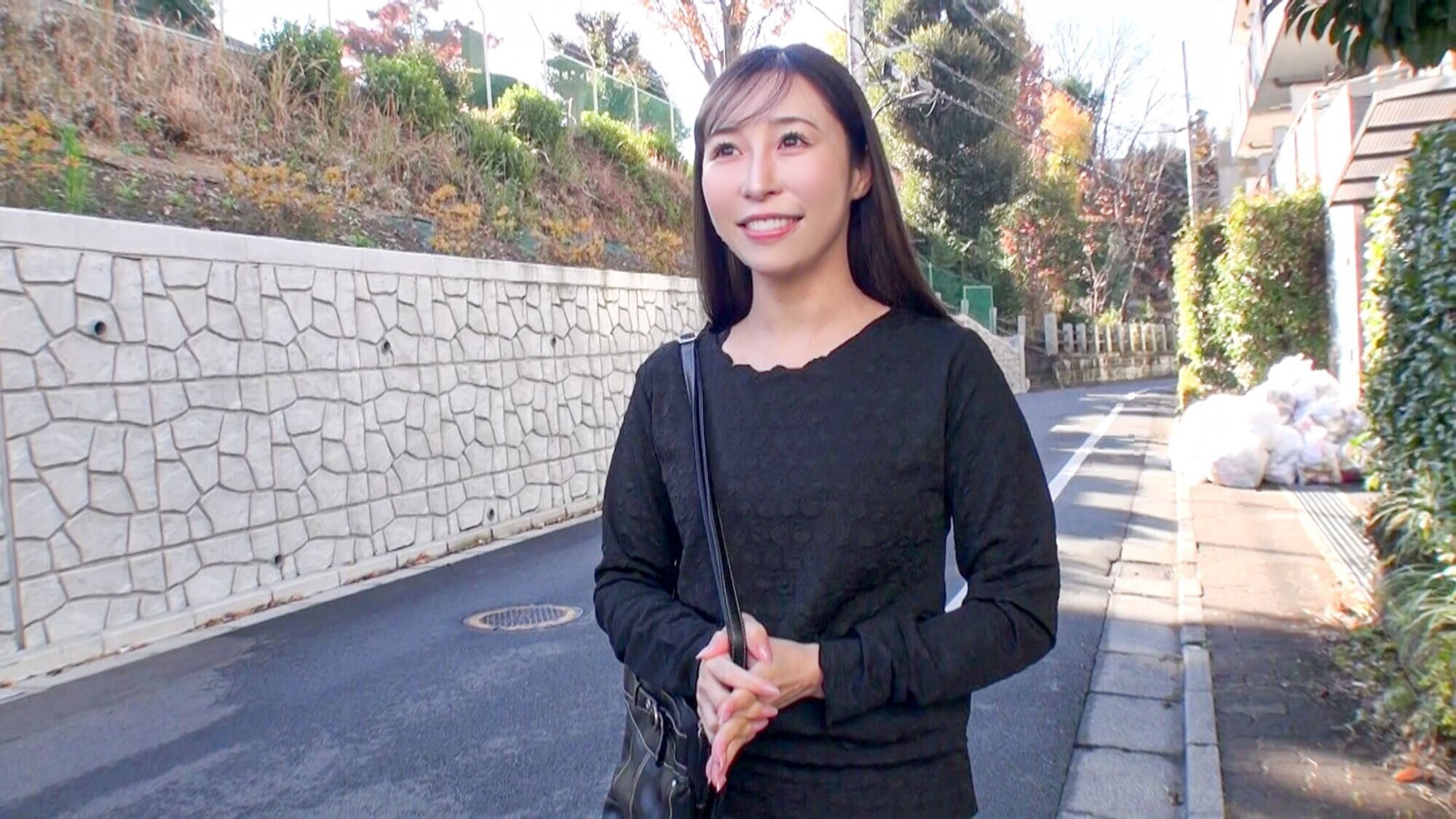 SNSでナンパした美人人妻が、旦那以外の身体に興奮してドエロい本性さらけ出しちゃいました! 工藤ゆり 画像1