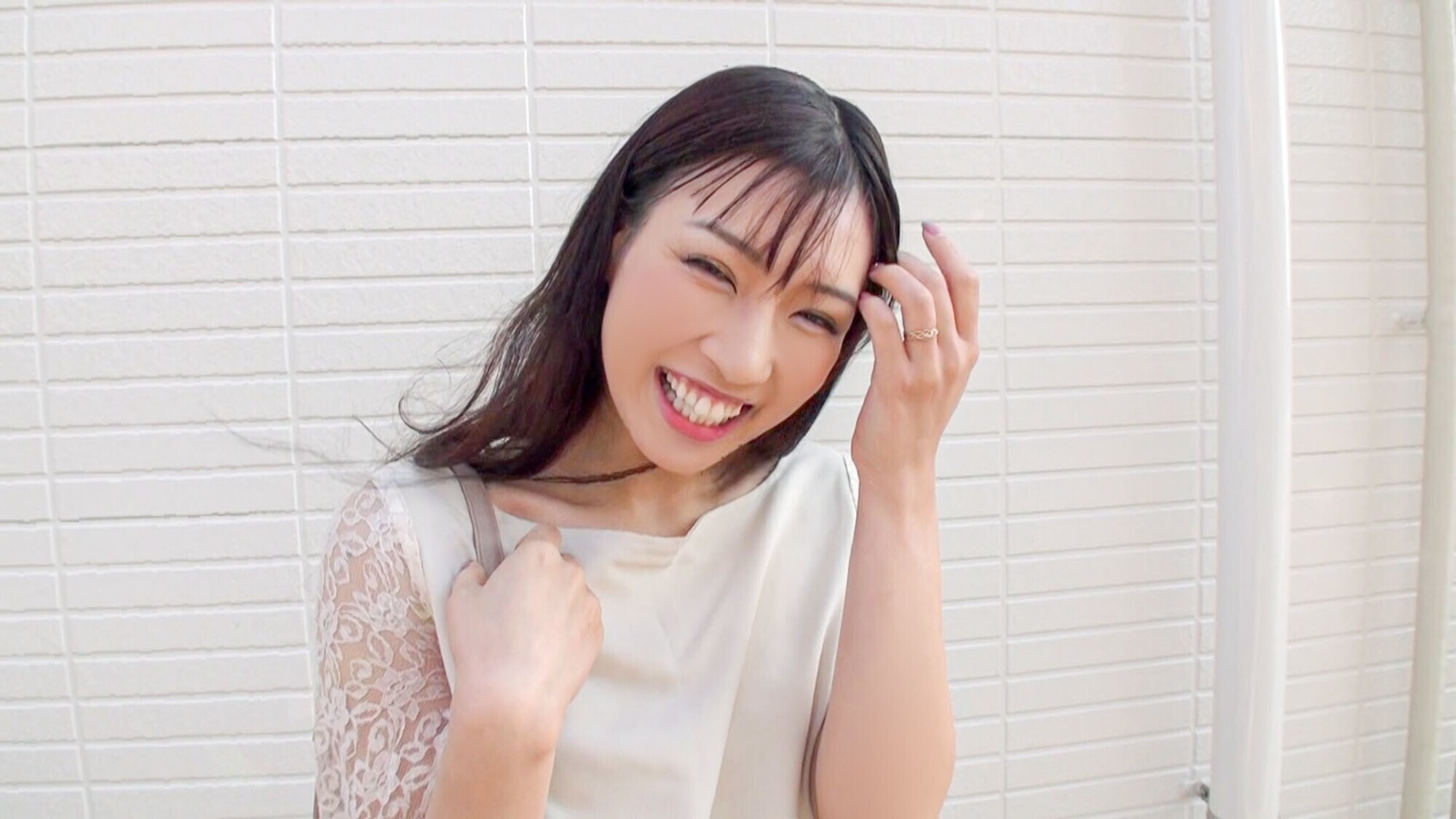 SNSでナンパした美人人妻が、旦那以外の身体に興奮してドエロい本性さらけ出しちゃいました！ 宮城りえ 画像1