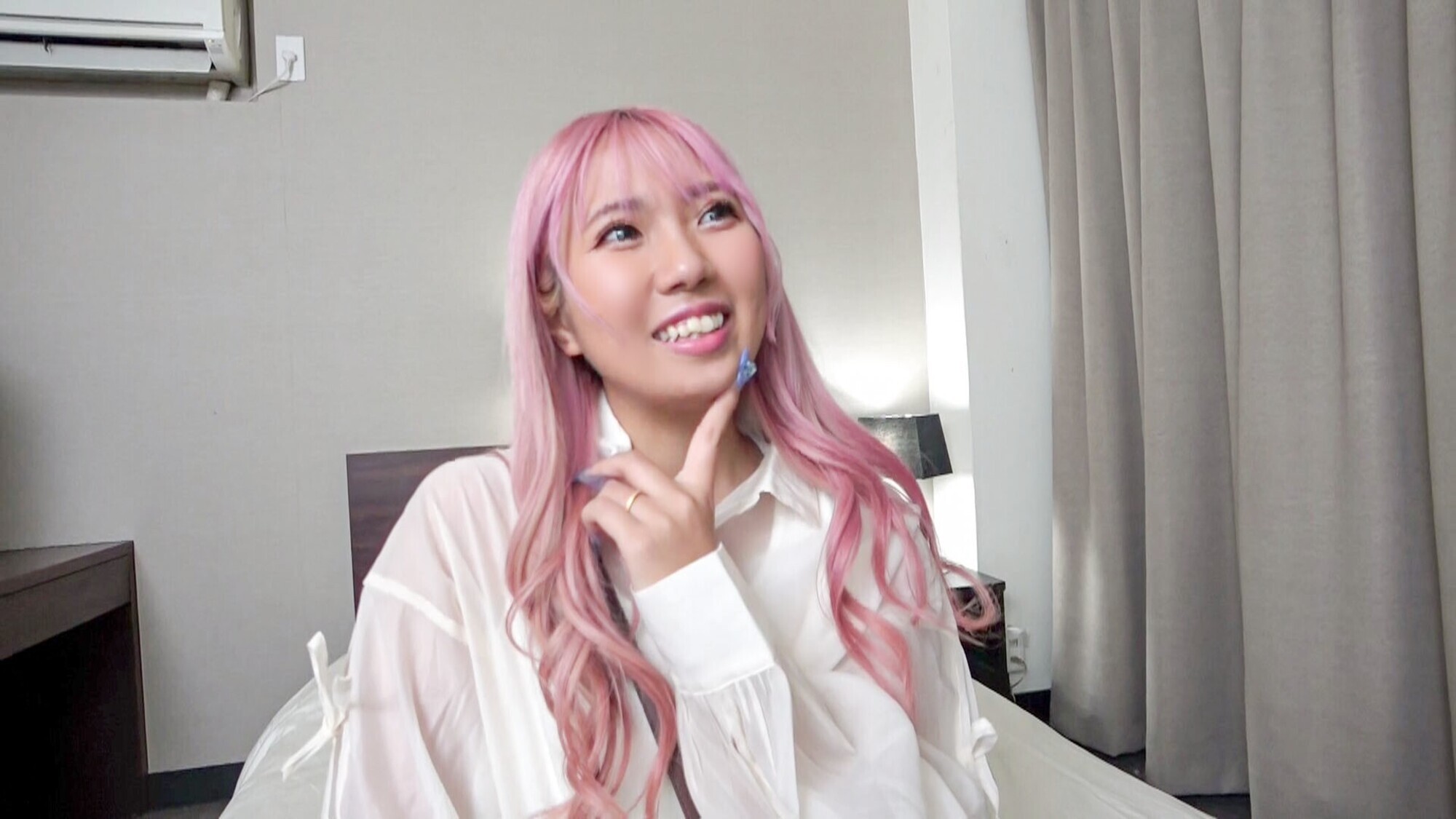 SNSでナンパした美人人妻が、旦那以外の身体に興奮してドエロい本性さらけ出しちゃいました！ 和久井美兎 画像1