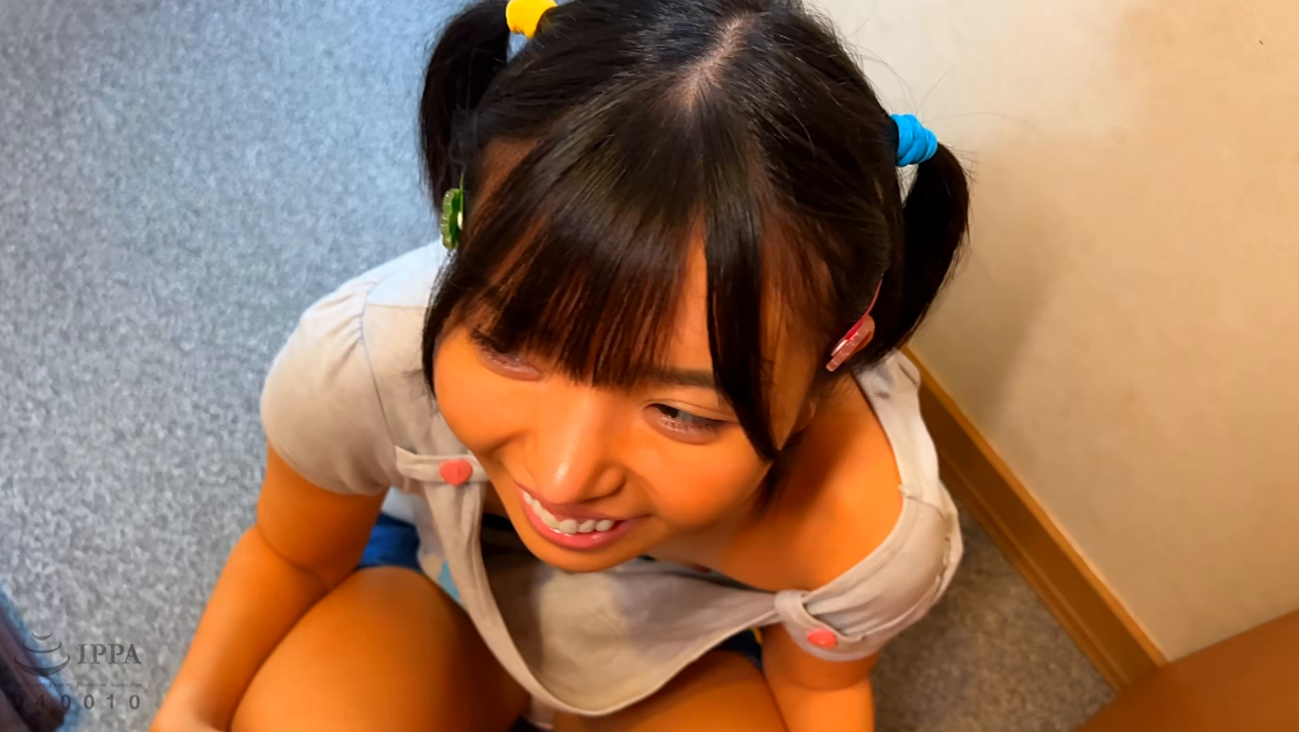 【エロ動画】日焼け姪っ子美少女たちの無防備な胸チラ映像