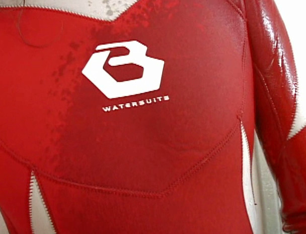 Masturbates in Wet Suit 画像15