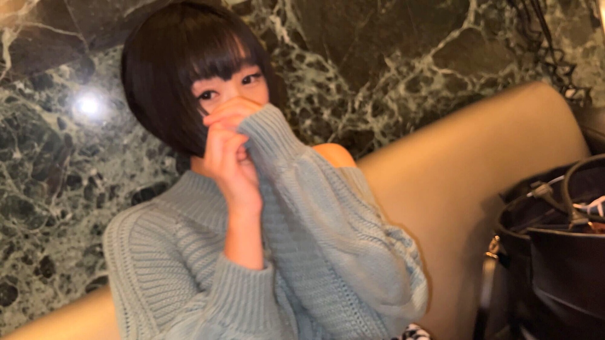 【流出】ぱっつん前髪の短髪美女とハメ撮り_照れ顔からイキ顔まで全て顔出し配信 画像2