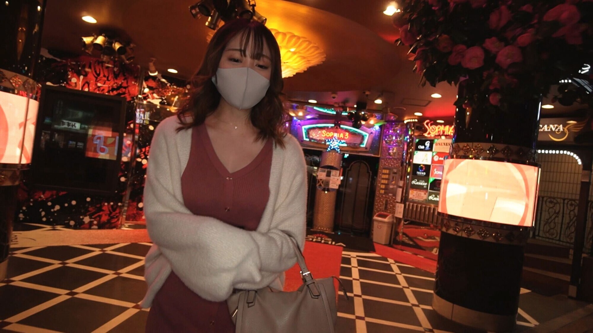 【個人撮影】自宅でP活_ほろよい気味のスレンダー体型の美女を連れ込み連続種付けSEX 画像1