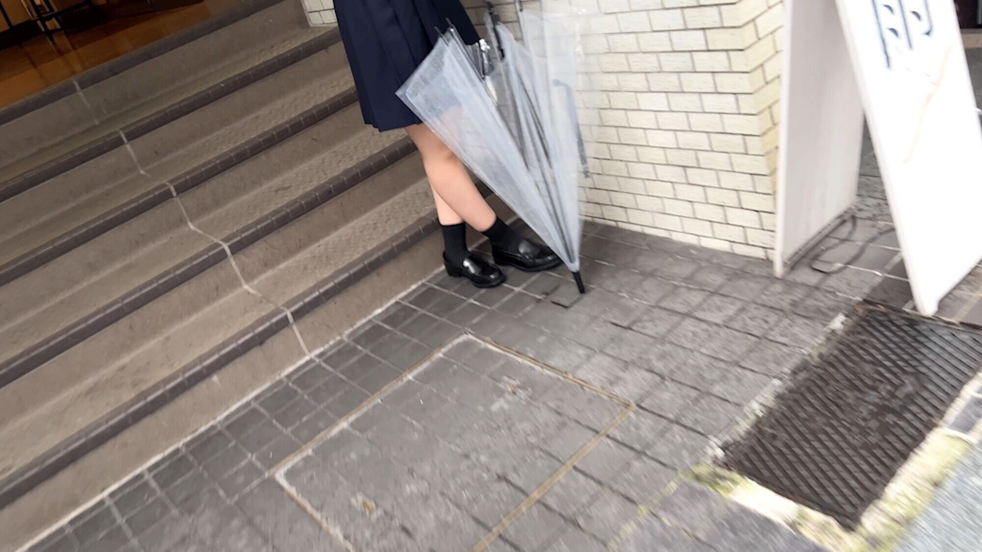 【個人撮影】小悪魔系制服美小女とP活_ベッドの上で豹変_生ハメで膣奥に中出し