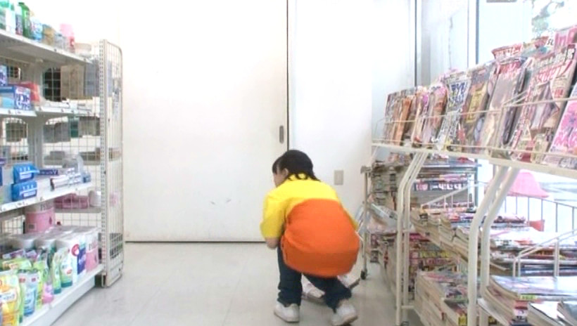パートするコンビニでエロ本を盗んでしまった人妻は拒めない 画像10