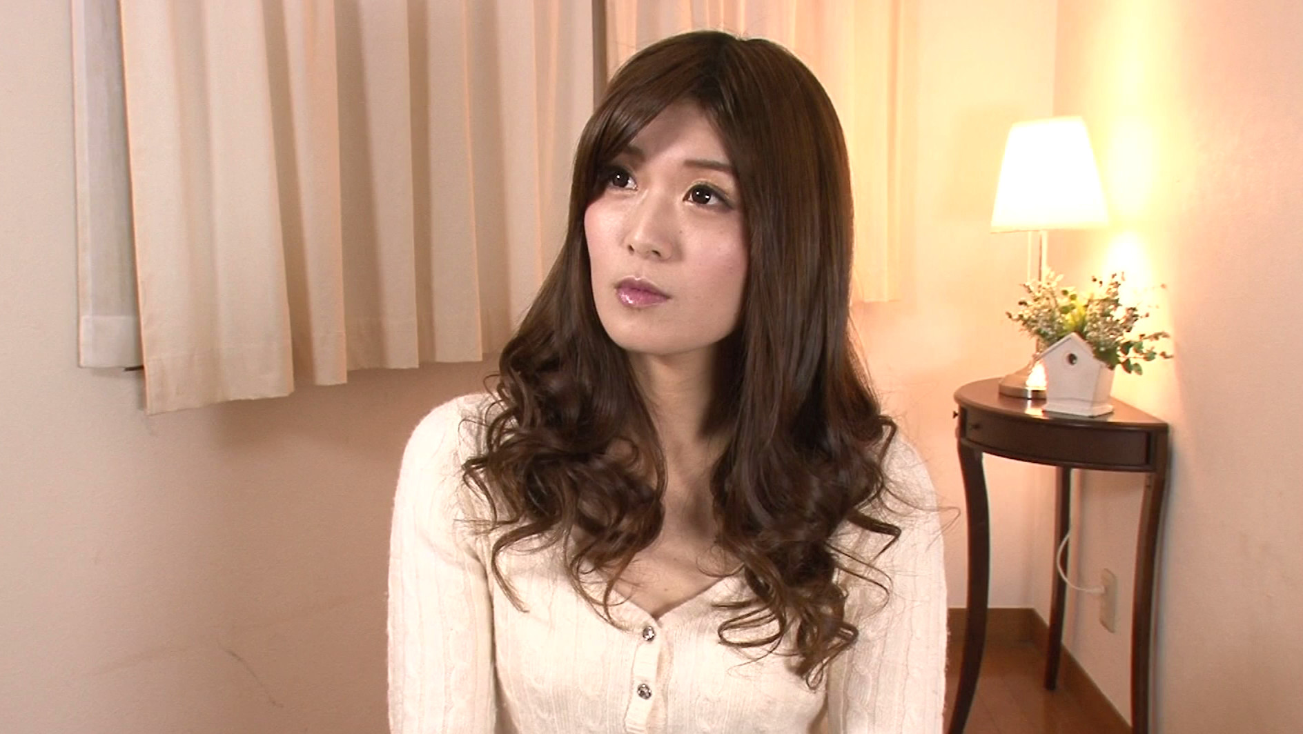 素人奥様 すぐに破れるラップ越しに童貞くんと素股で筆下ろし体験してみませんか? 画像1
