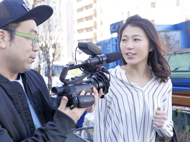 新宿で見つけた心優しい働くお姉さん 童貞くんのオナニーのお手伝いのつもりがセックス練習ってことで素股していてヌルっと入って筆おろし！？ 画像15