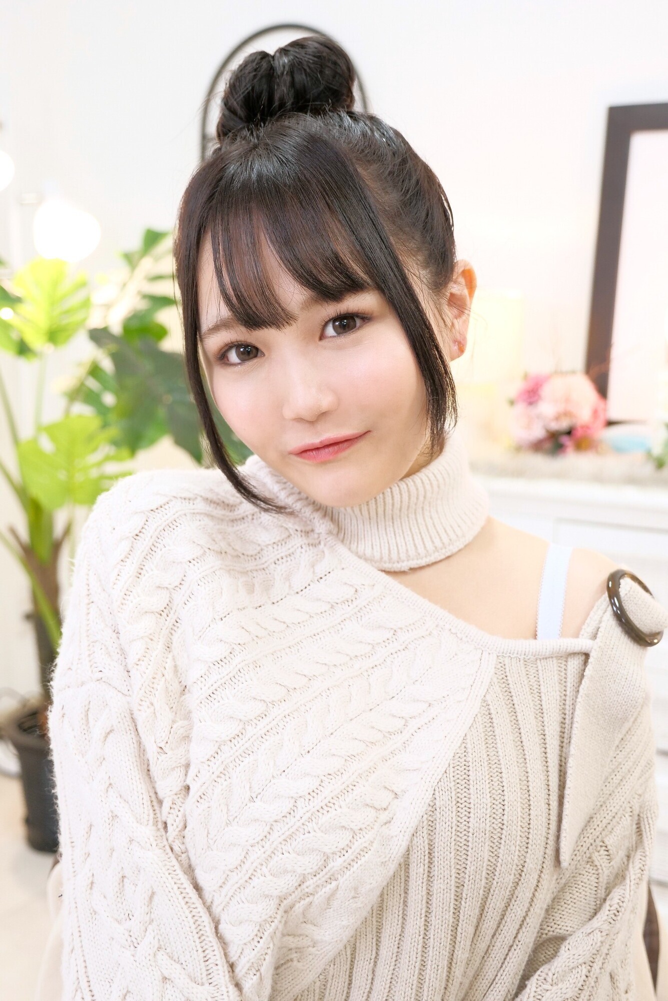 新宿で出会ったうぶな女の子が性の悩みを抱える男と「素股オイルマッサージ」に挑戦!生マンにヌルヌルこすれるチンコに発情しちゃって『マ○コに入れちゃうw』そのまま生ハメ中出しSEX!! 画像14