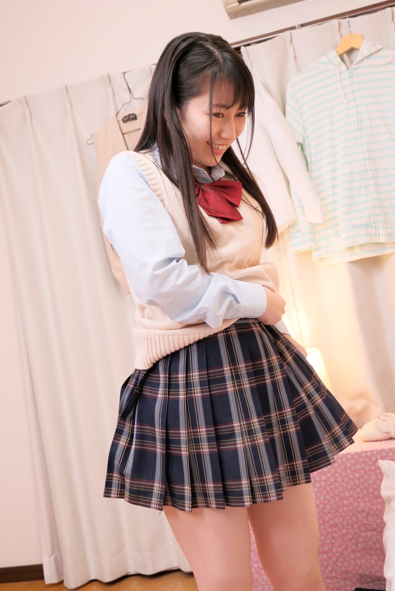 サエない僕に同情した女子校生の妹に「擦りつけるだけだよ」という約束で素股してもらっていたら互いに気持ち良すぎてマ○コはグッショリ!でヌルッと生挿入!「え!?入ってる?」でもどうにも止まらなくて中出し! 15 画像16