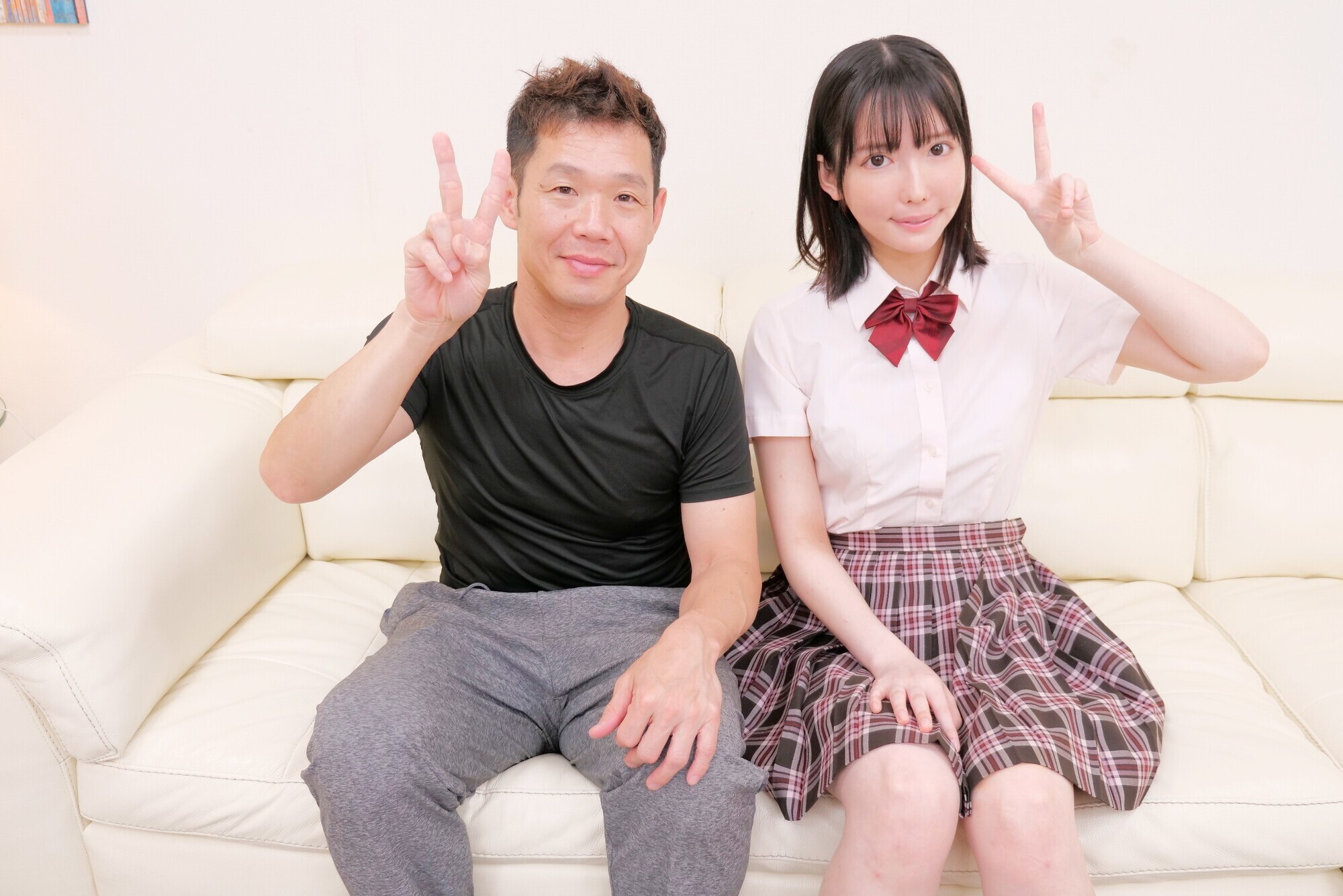 異性として意識してない友達男女が初めての素股に挑戦！！ クリトリスとチ◯ポを擦り合わせると友情が性欲に負けて我慢できずにヌルッと挿入してしまうのか！？発情して中出しセックスしちゃった女子校生編 みおんちゃん