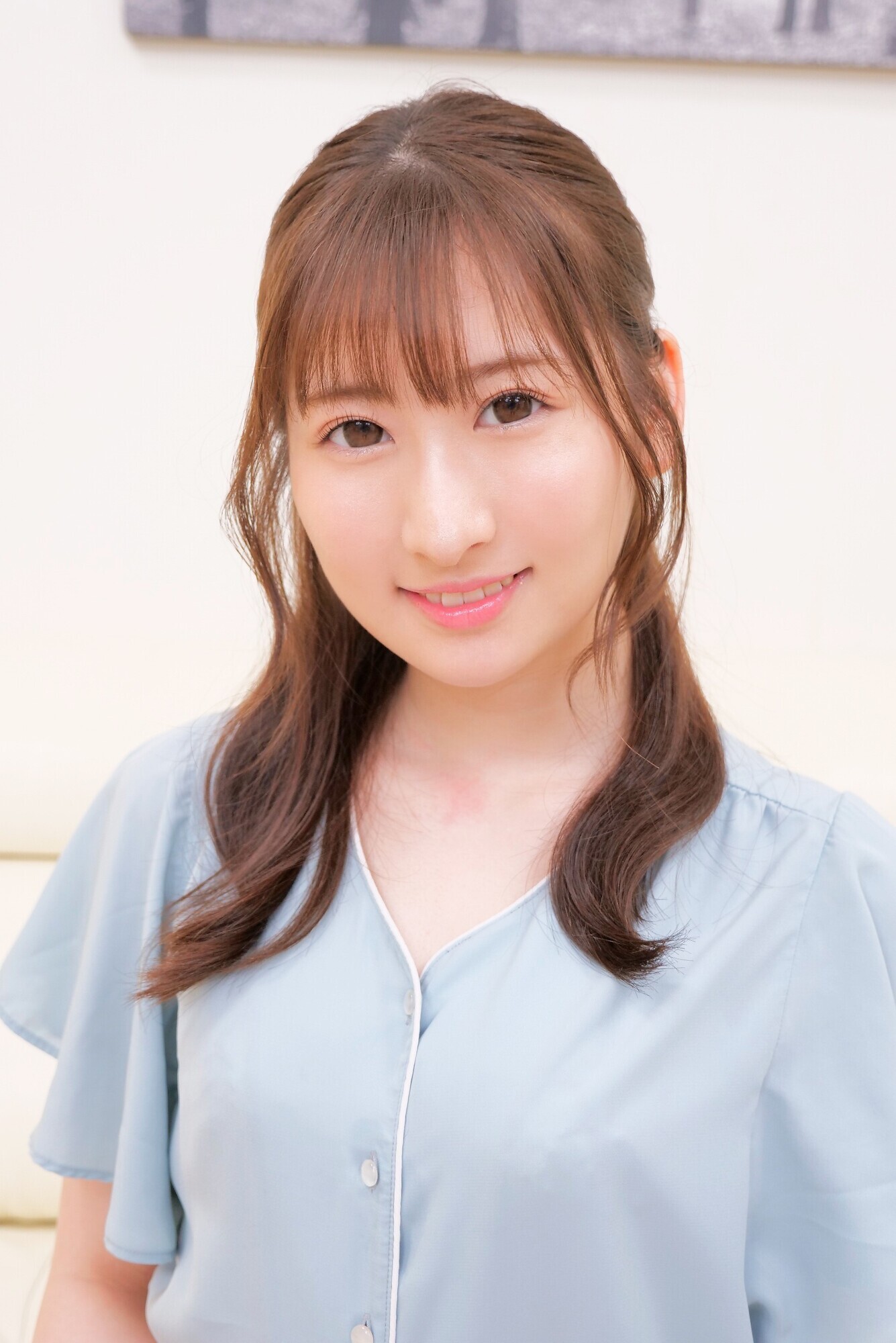 お尻のキレイな素人お姉さん! パンティ越し素股してもらえませんか? 恥ずかしいけど興奮しちゃって顔は真っ赤!パンティはベッチョリ!勝手にハミ出したチ〇ポがのめり込むくらいマ〇コをグリグリ!じゅんさん 画像1
