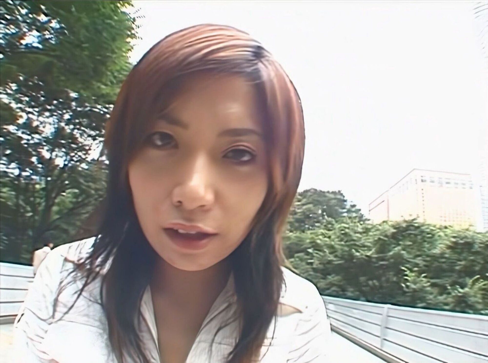 【AIリマスター】露出 大都会東京 伊吹理沙 1枚目