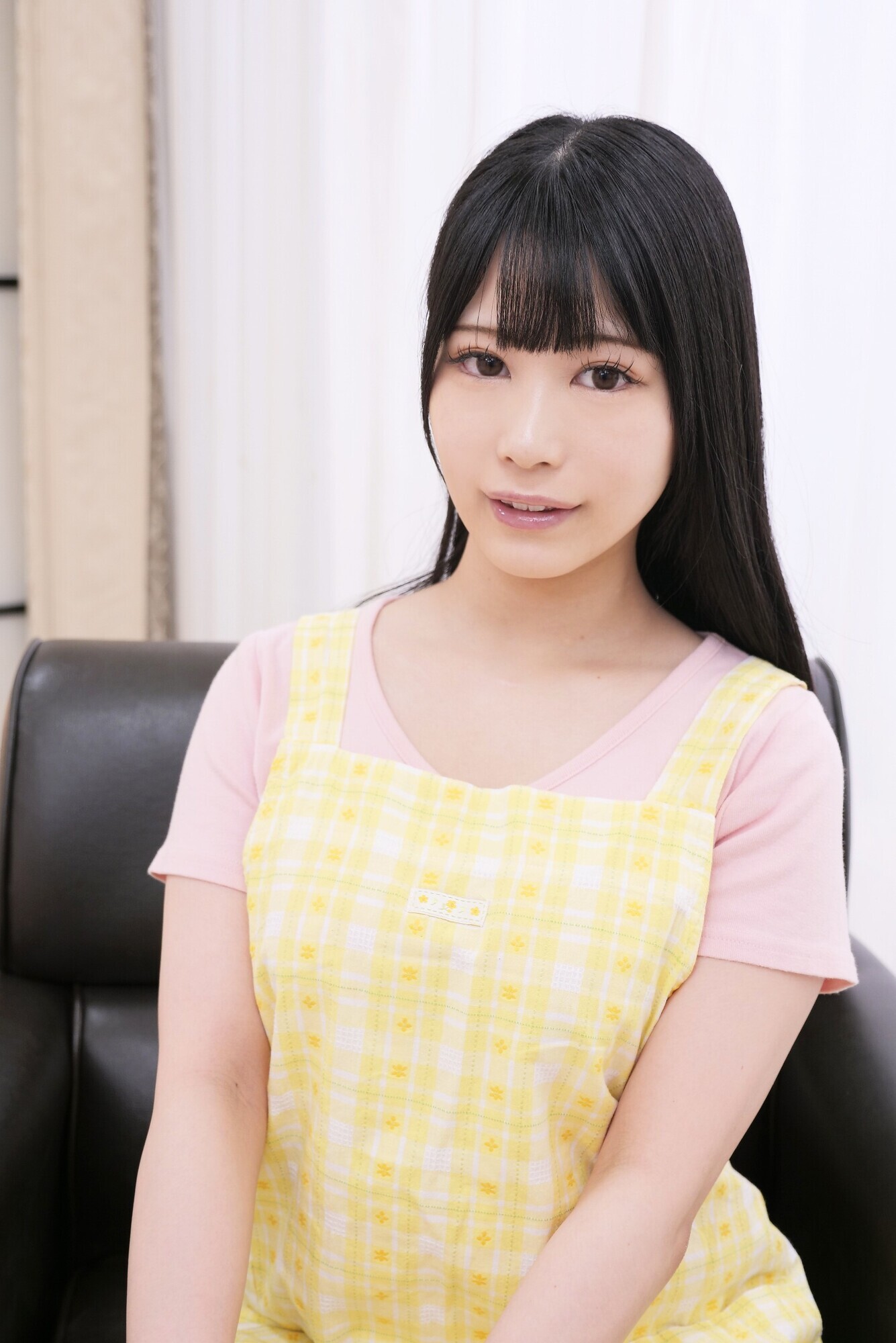 かわいい巨乳保育士さんが裸エプロン1枚で童貞君の筆下ろし！ エプロンからぷるんとハミ出すおっぱい授乳手コキで童貞君も保母さんもムラムラ！ 母性とマン汁が溢れるお股にヌプっと生挿入！ 逢月ひまり 画像1