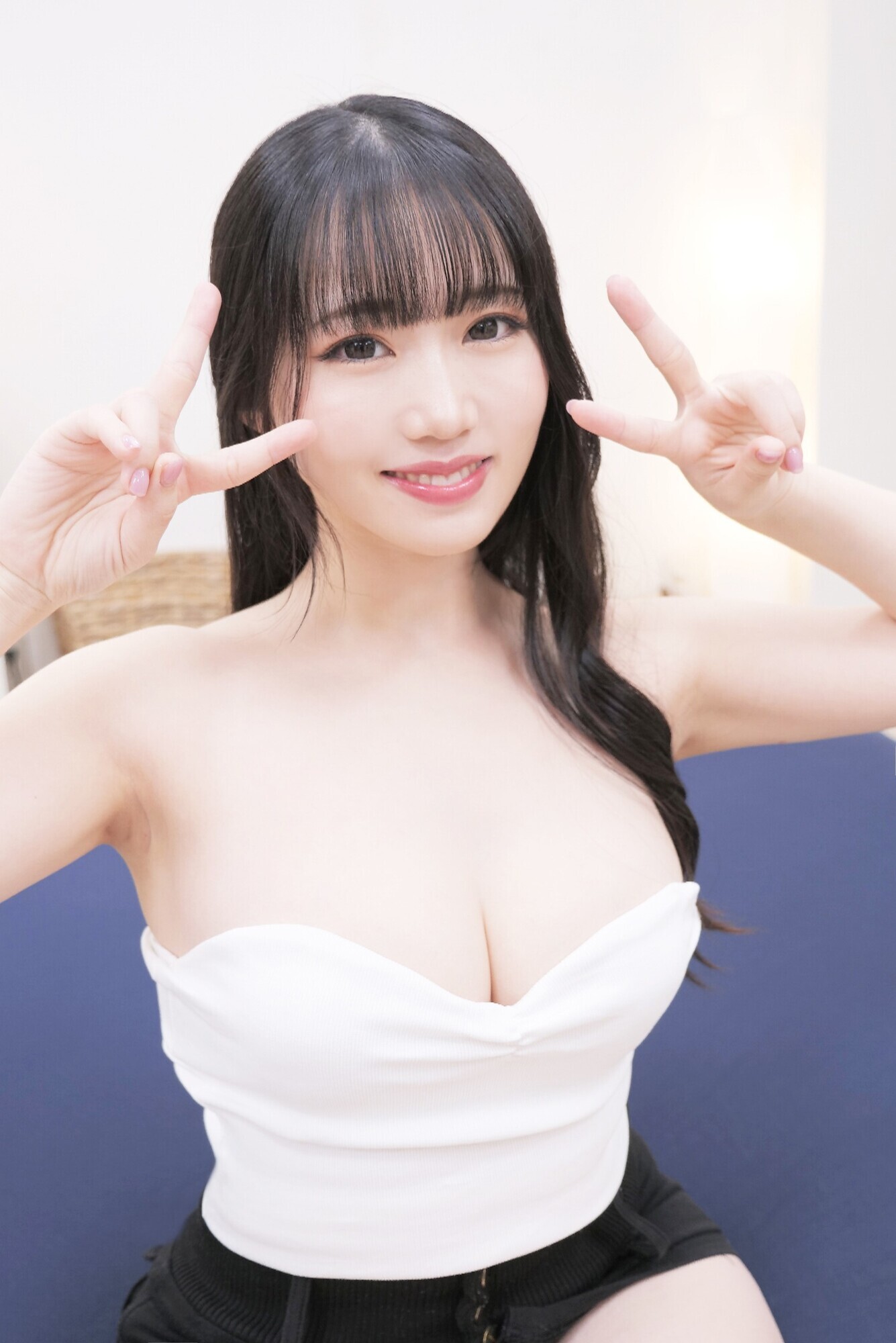 売れっ子ギャルAV女優が童貞筆おろし 有馬美玖 1枚目