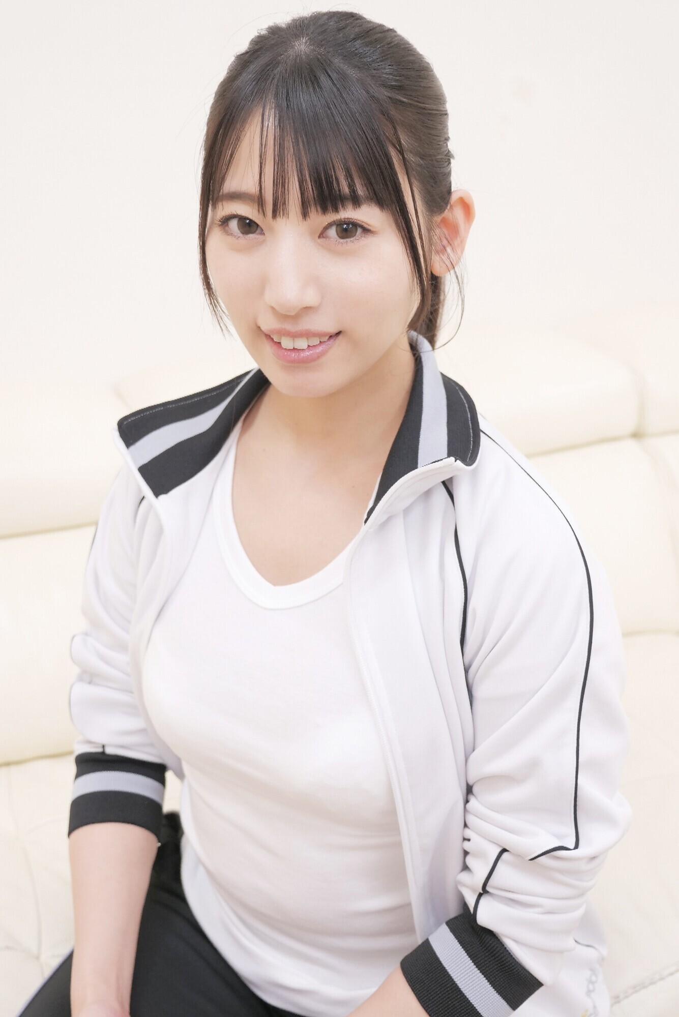 本物 小●●●●にガチ依頼! 悩める童貞君にリアル性教育してもらえませんか? ●生のディープキス 授乳手コキ マ〇コくぱぁ鑑賞で包茎チ〇ポがズル剥け勃起! 「自然現象だよ」と優しく受けとめてくれる●生と禁断の筆おろしSEXまで! 宇流木さらら 画像1