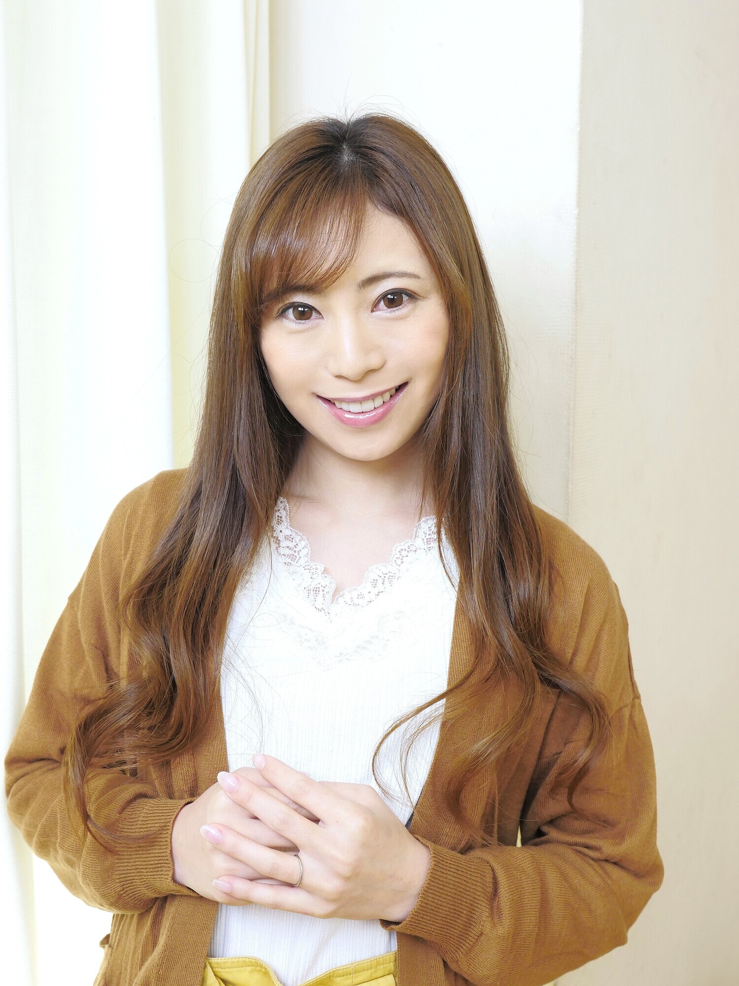 経験豊富な優しい素人人妻が最高の童貞筆おろし 星川凛々花 画像1
