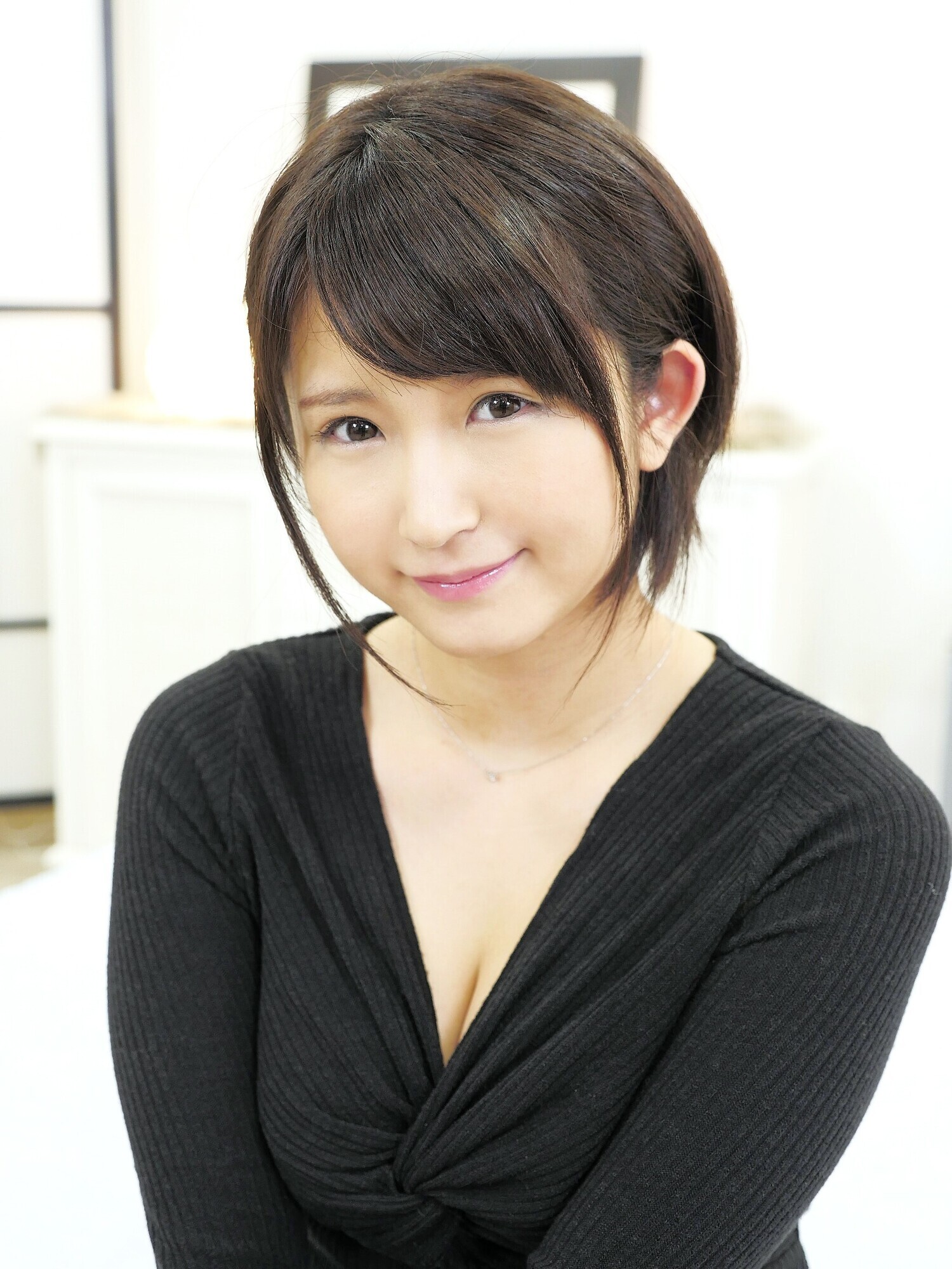 経験豊富な優しい素人人妻が最高の童貞筆おろし 深田結梨 1枚目
