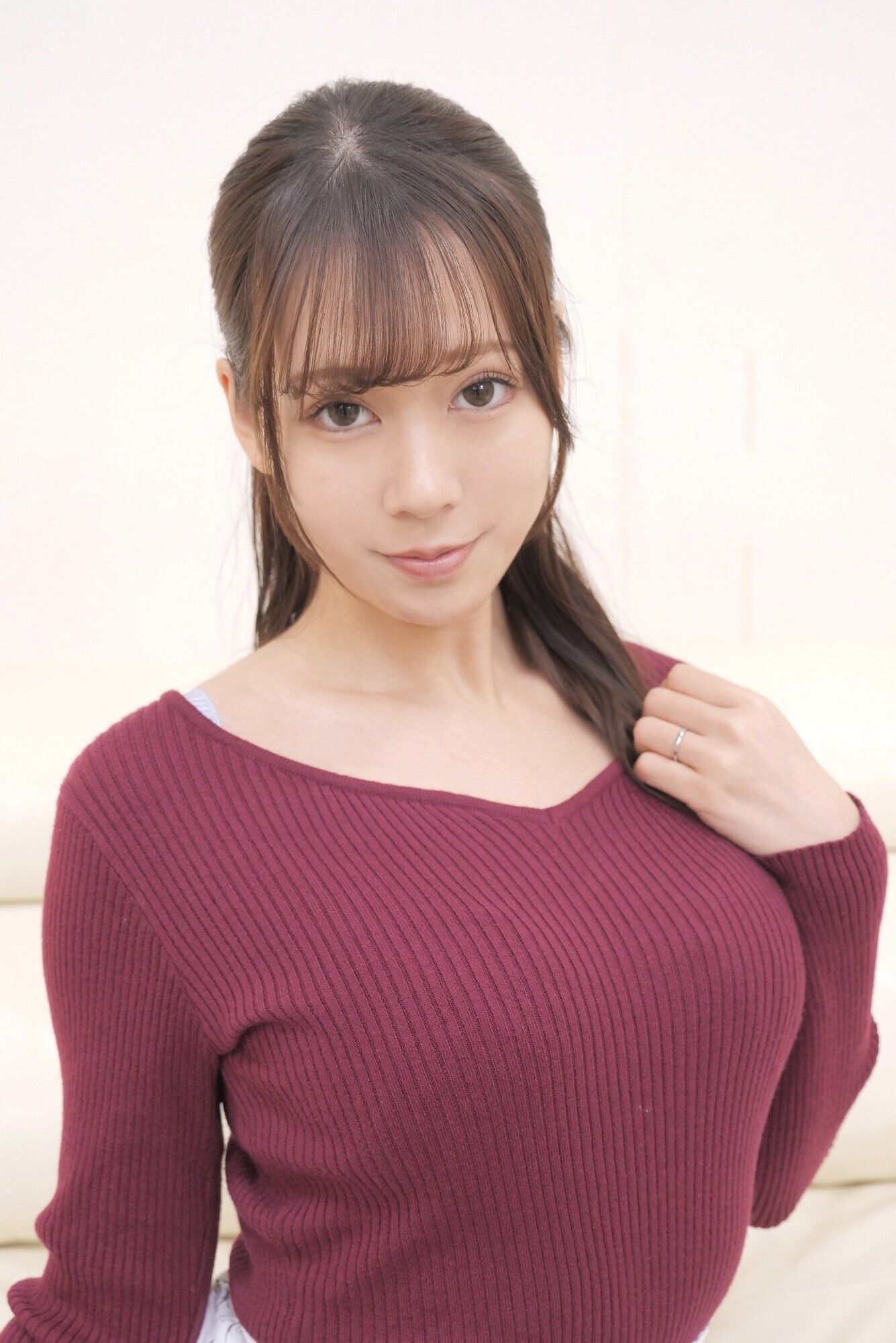 バブみある清楚な奥様が悩める男におっぱいちゅぱちゅぱ吸わせておチ○ポをよちよち甘やかし射精させる授乳手コキに挑戦!!母性溢れる授乳手コキでガチ勃起したおチ○ポをそのままヌルっと中出しセックス 碓井せりな 画像1