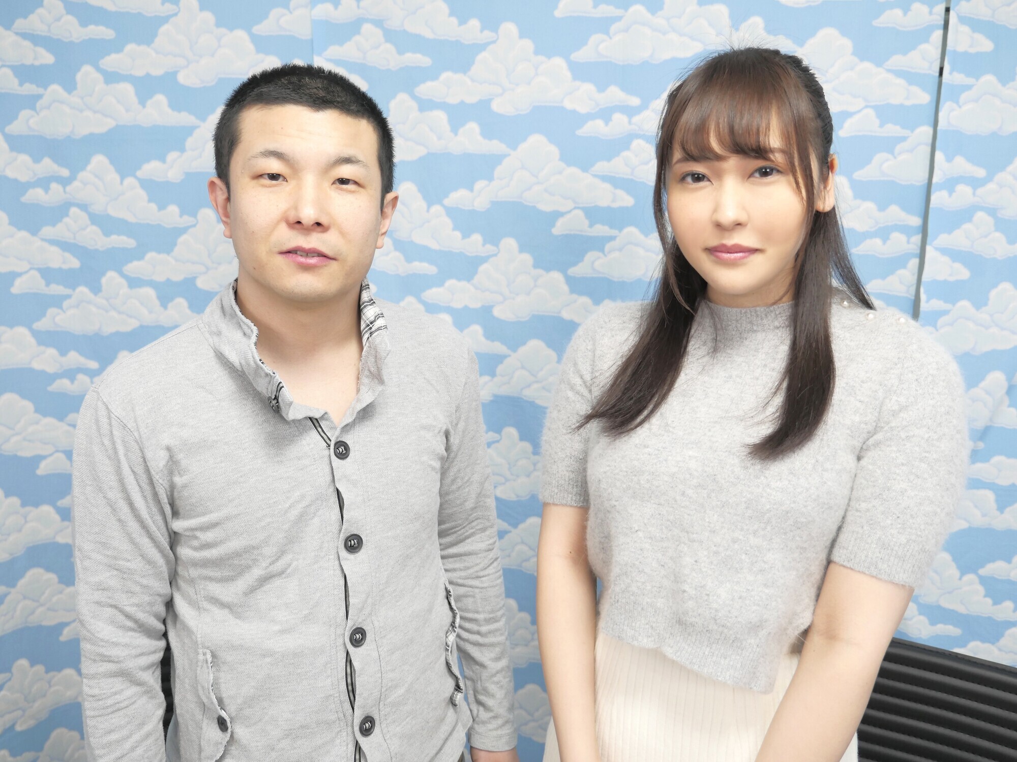 ラップ1枚被せて友達と素股してくれませんか?と偽り溶けるラップを仕込んでウブなお嬢さんに生ハメ、中出しさせちゃいました! 新垣智江 1枚目