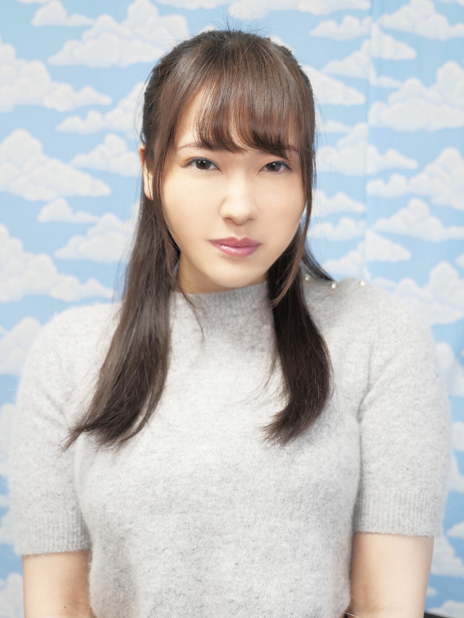 ラップ1枚被せて友達と素股してくれませんか?と偽り溶けるラップを仕込んでウブなお嬢さんに生ハメ、中出しさせちゃいました! 新垣智江 2枚目