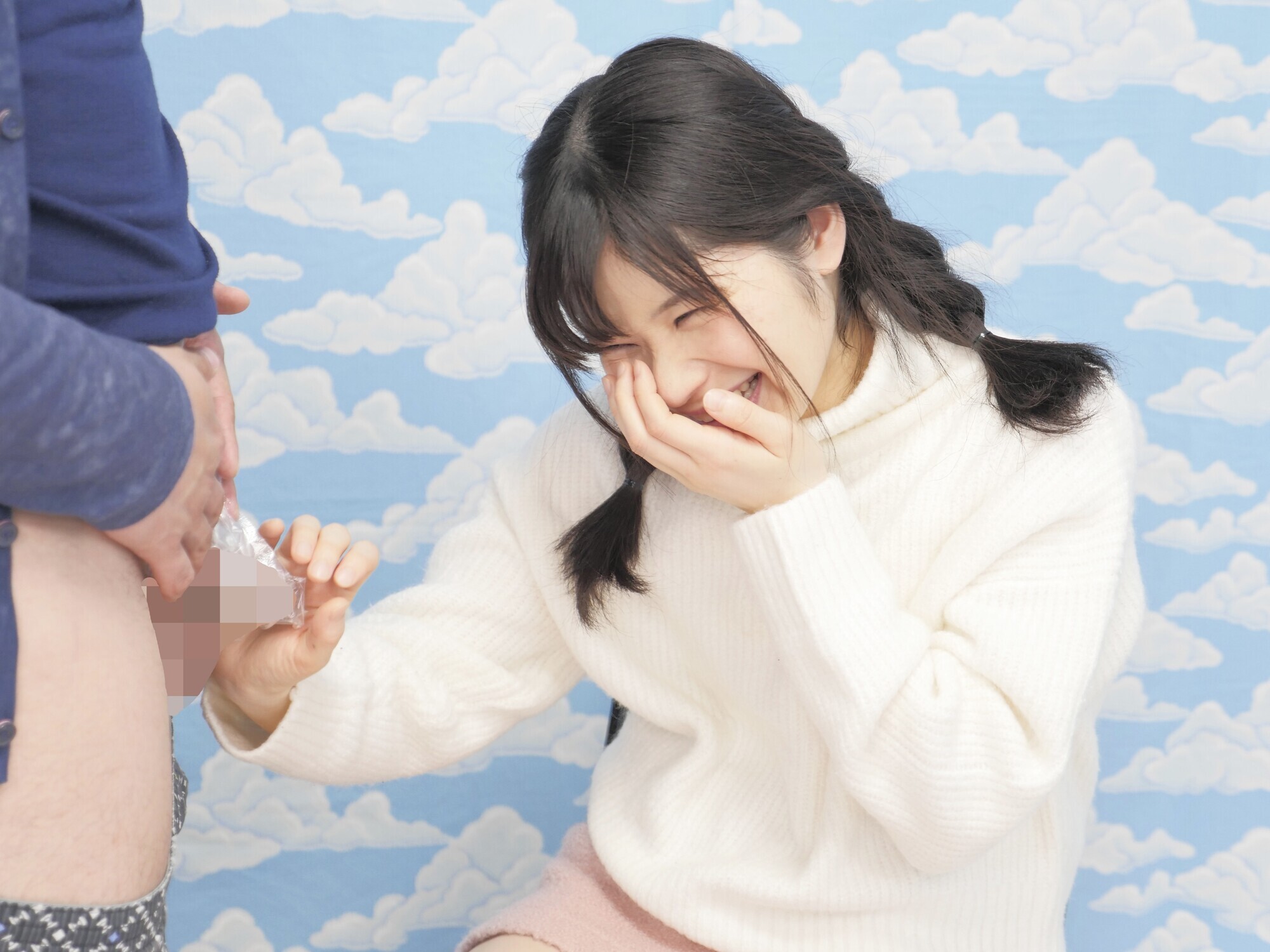 ラップ1枚被せて友達と素股してくれませんか?と偽り溶けるラップを仕込んでウブなお嬢さんに生ハメ、中出しさせちゃいました! 藤井林檎 画像7