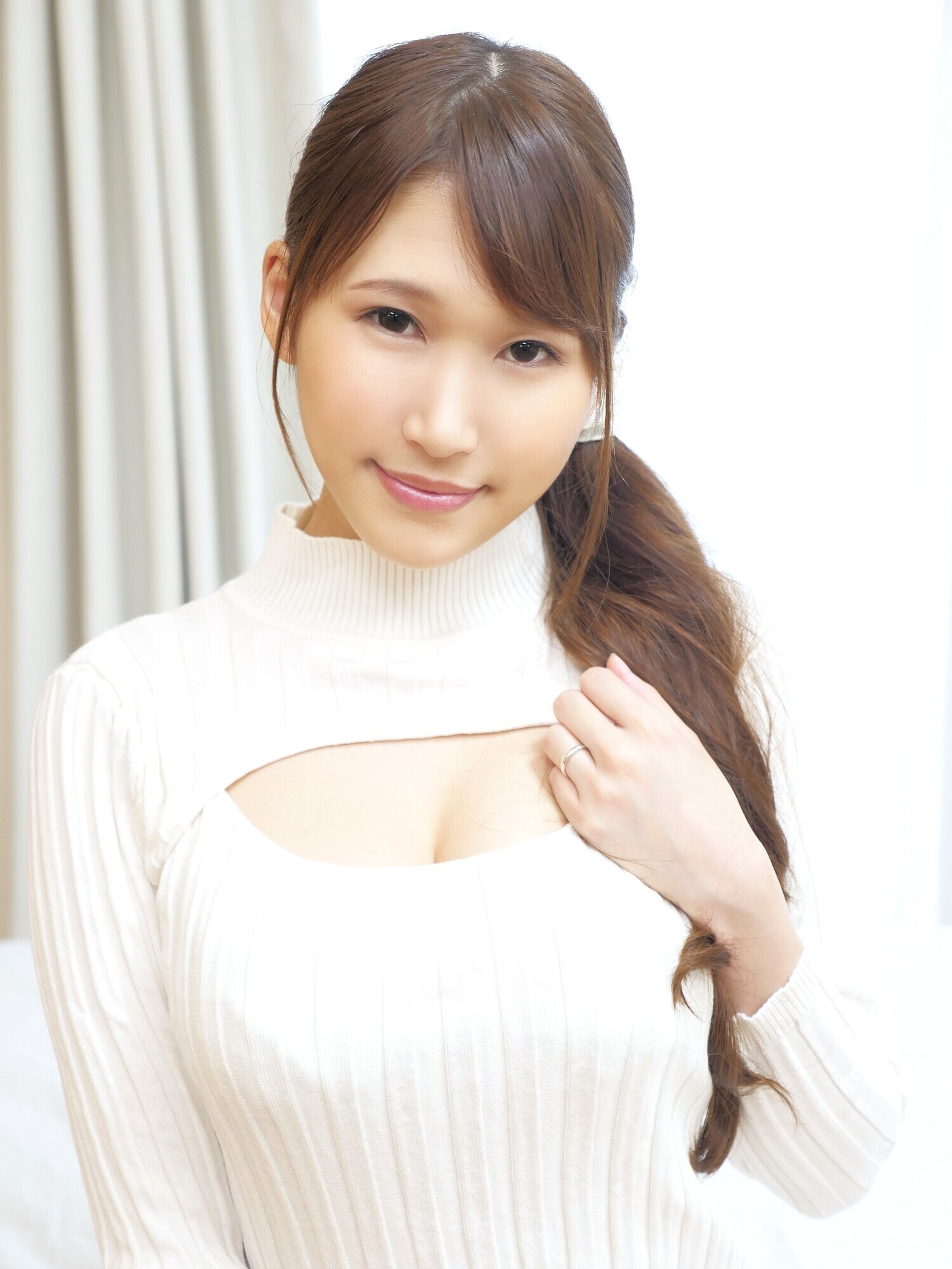 経験豊富な優しい素人人妻が最高の童貞筆おろし 三原ほのか 画像1