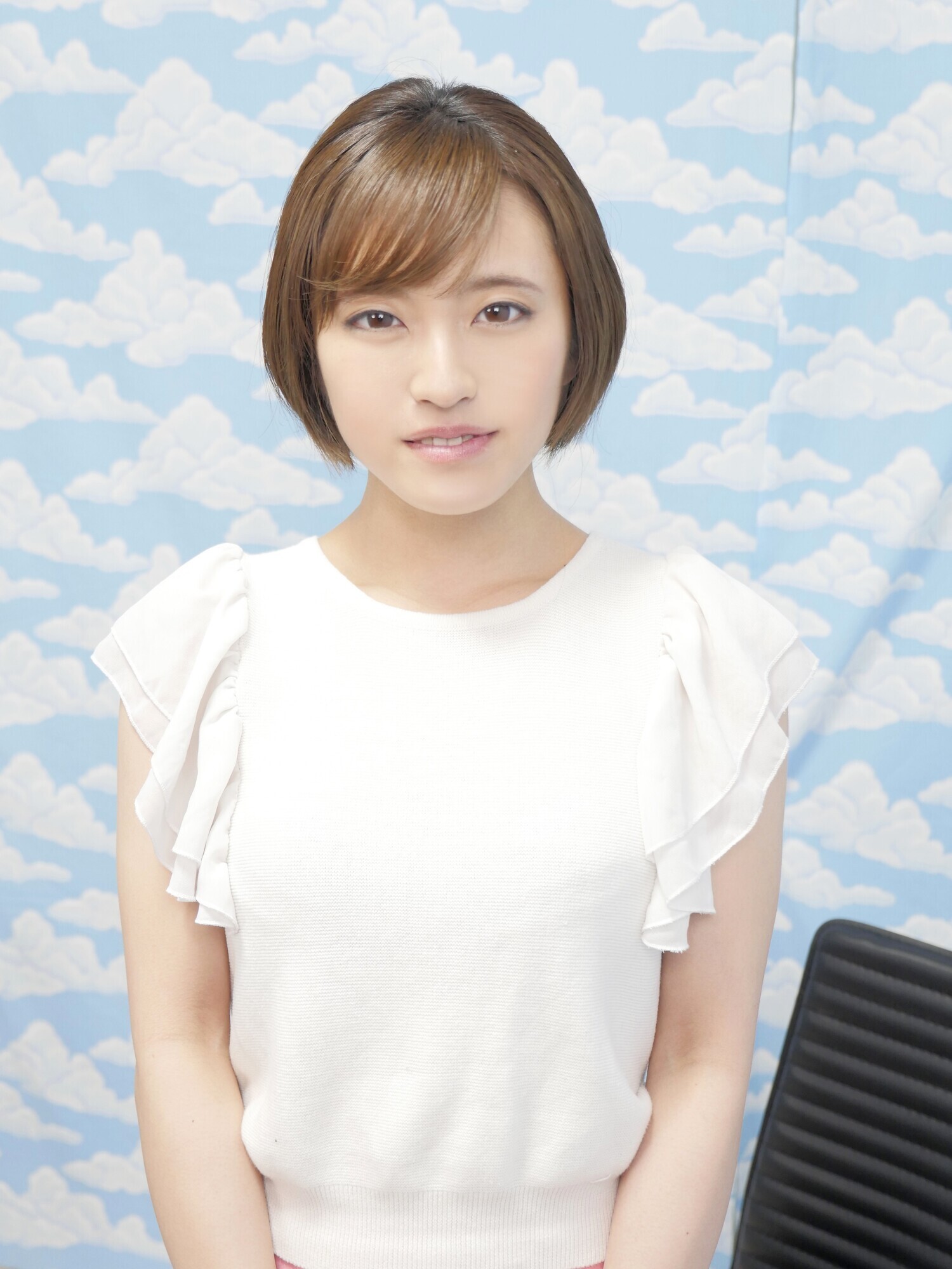 新宿で見つけた心優しい働くお姉さん 童貞くんのオナニーのお手伝いのつもりがセックス練習ってことで素股していてヌルっと入って筆おろし！？ 佐久間恵美 画像1