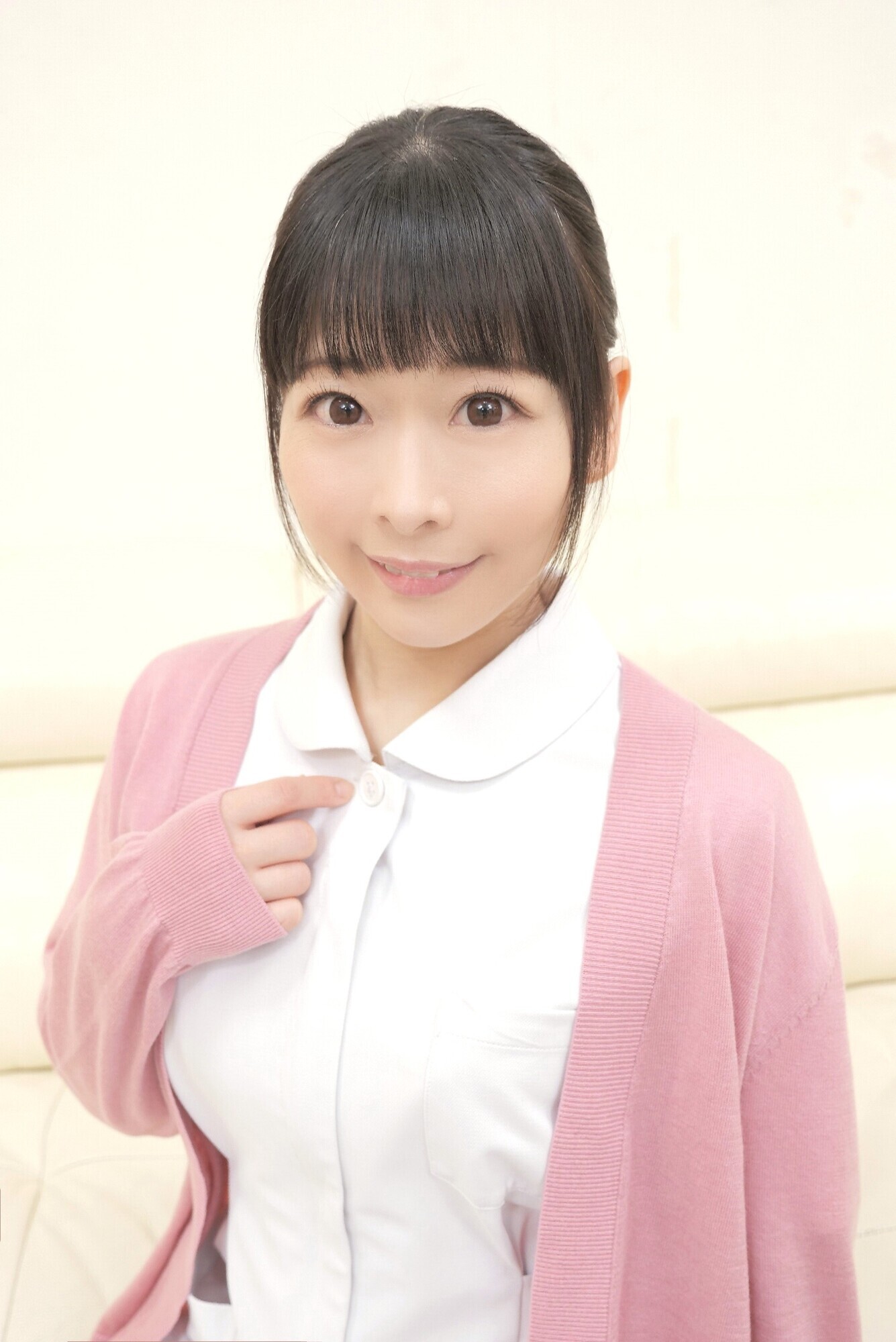 とっても優しい天使みたいなナースさんにED男子のオナニーの介抱してもらいました!!可愛いすぎる裸体にズル剥けギン勃ちしたチ◯ポを白衣の奥にズブリ!金玉が空になるまで何度も中に出させてもらいました! 奇跡の清楚系ナース編 原美織 画像1