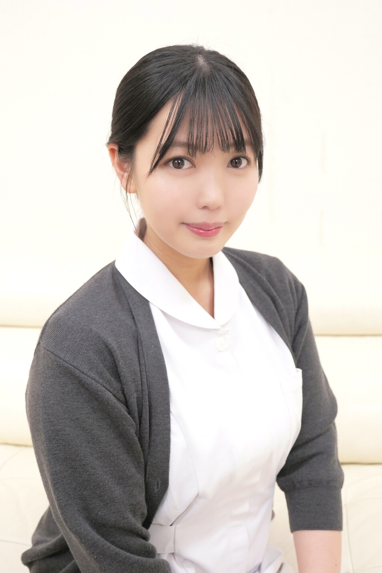 とっても優しい天使みたいなナースさんにED男子のオナニーの介抱してもらいました!!可愛いすぎる裸体にズル剥けギン勃ちしたチ◯ポを白衣の奥にズブリ!金玉が空になるまで何度も中に出させてもらいました! 奇跡の清楚系ナース編 双葉あゆか 画像1