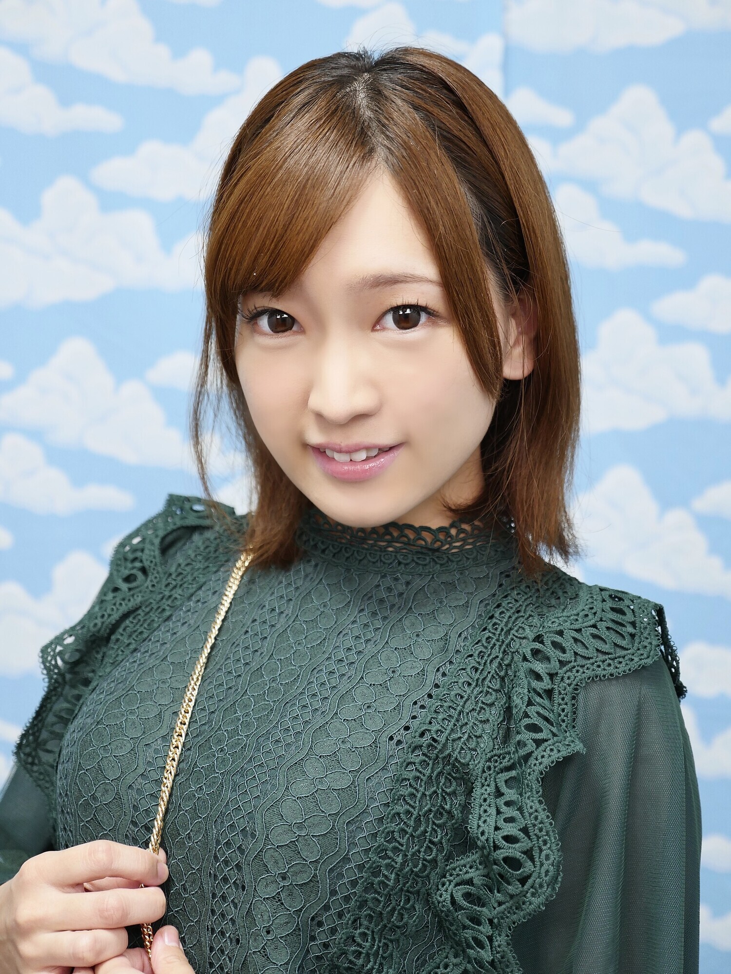 新宿で見つけた超敏感女子大生がヌルヌル素股に挑戦！何度イッてもガン突きピストンで連続中出し！ 星あめり 画像1