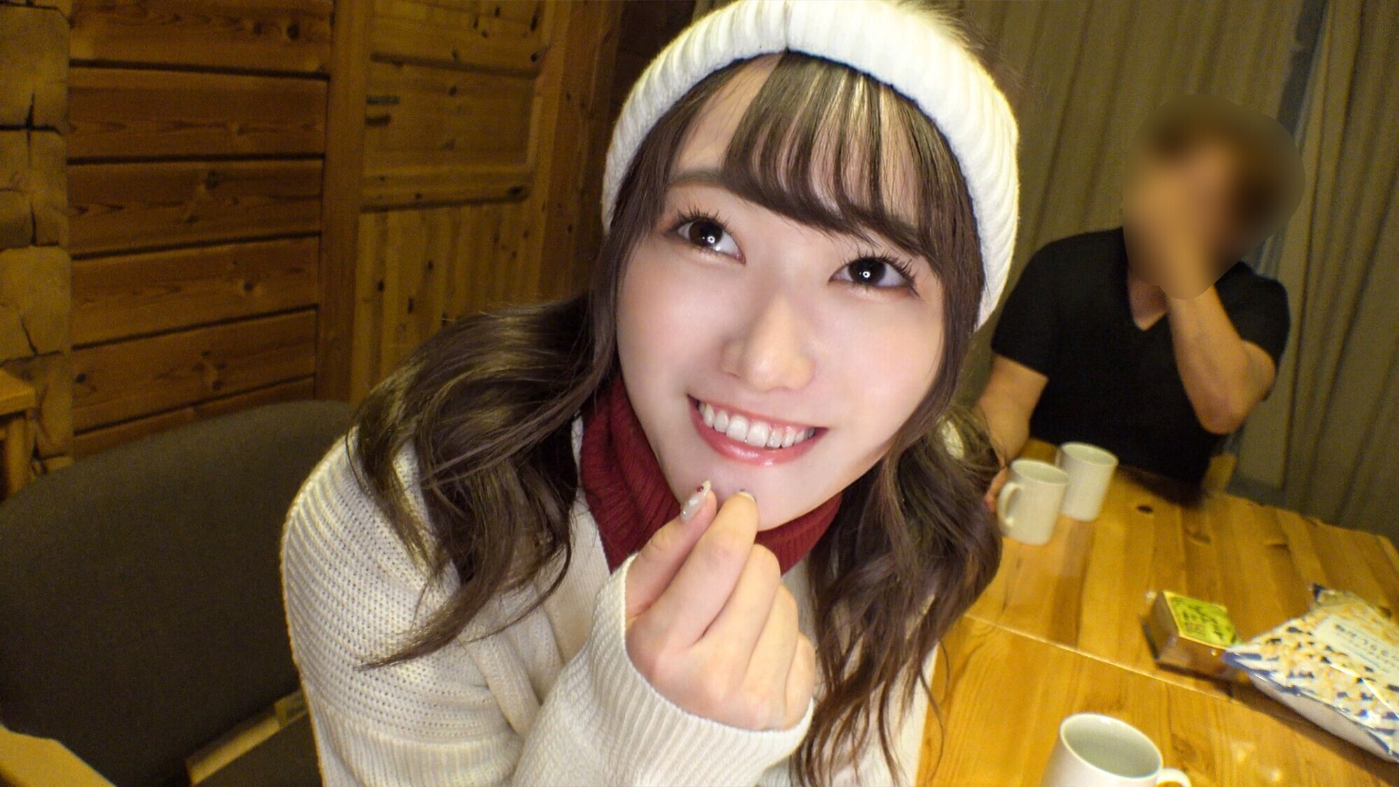【私をスノボに連れてって】ツイ〇ャス配信女子大生 癒しの天使(21歳)サポーター3万人突破!巨乳ライバー 配信者仲間とスキー配信後のホテルでオフパコ会 画像4