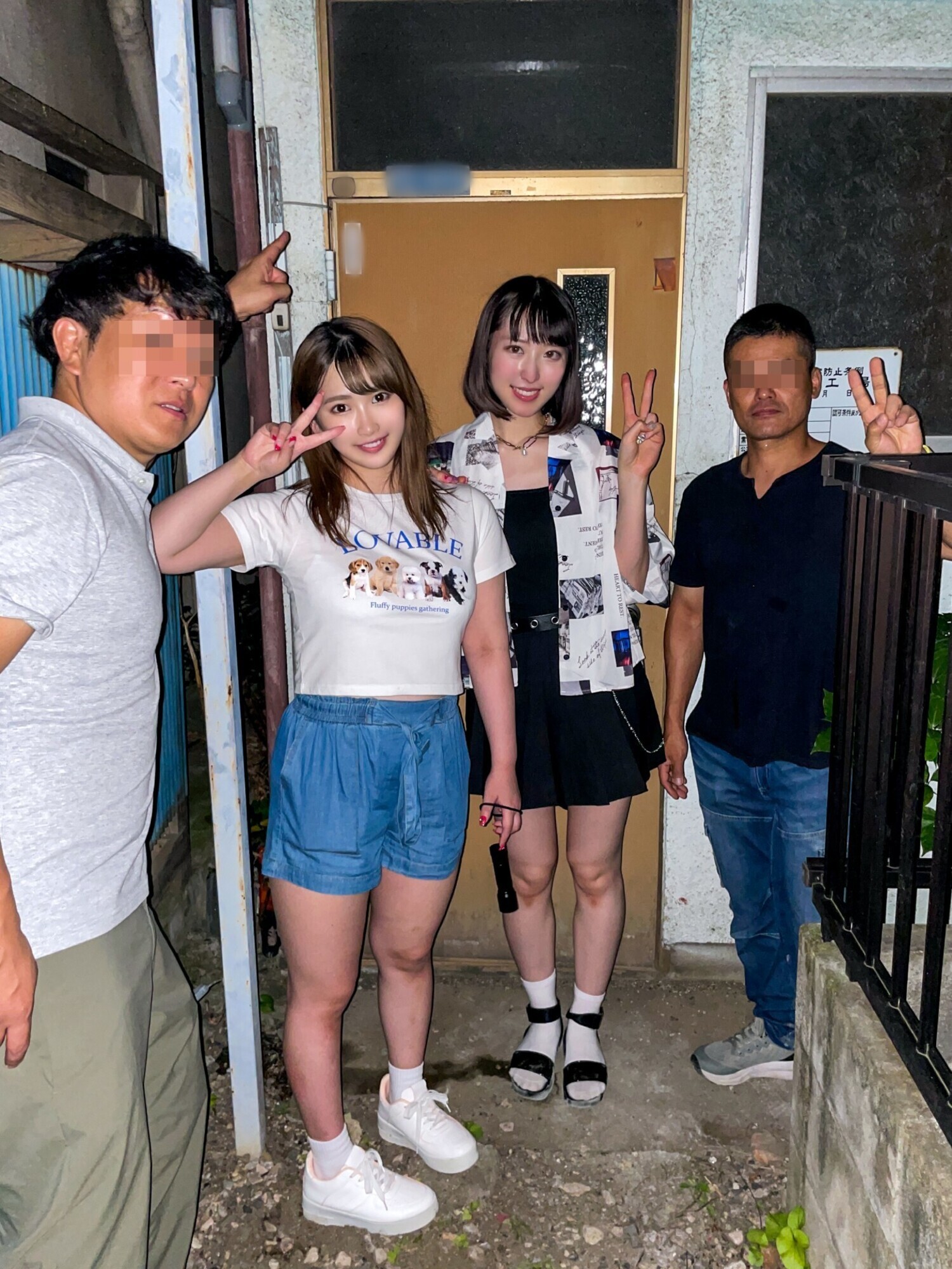 【驚愕】廃墟マニア配信者4人組♂2x♀2 撮影中はぐれたついでに興奮してSEXしてた激やば映像入手!めちゃくちゃgoodなえろ乳えろマ○コしてます! 画像1
