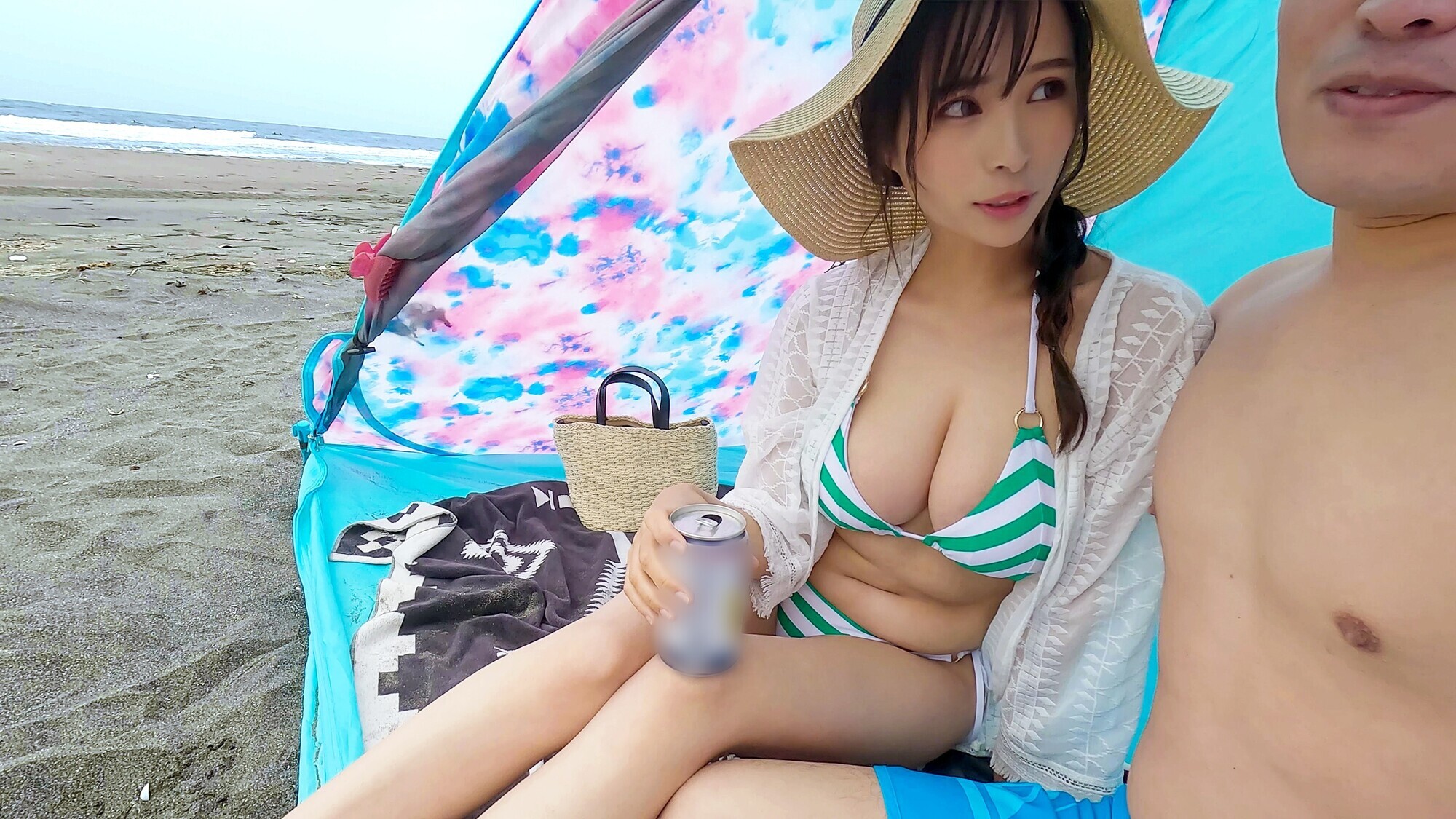 人妻キョウコ（32）砂浜でおっぱいぶるんぶるんさせてたⅠcup爆乳美魔女ママを海ナンパ！性欲むんむん妻をコテージ連れ込み生ハメ中出ししまくりハメ撮り個人撮影