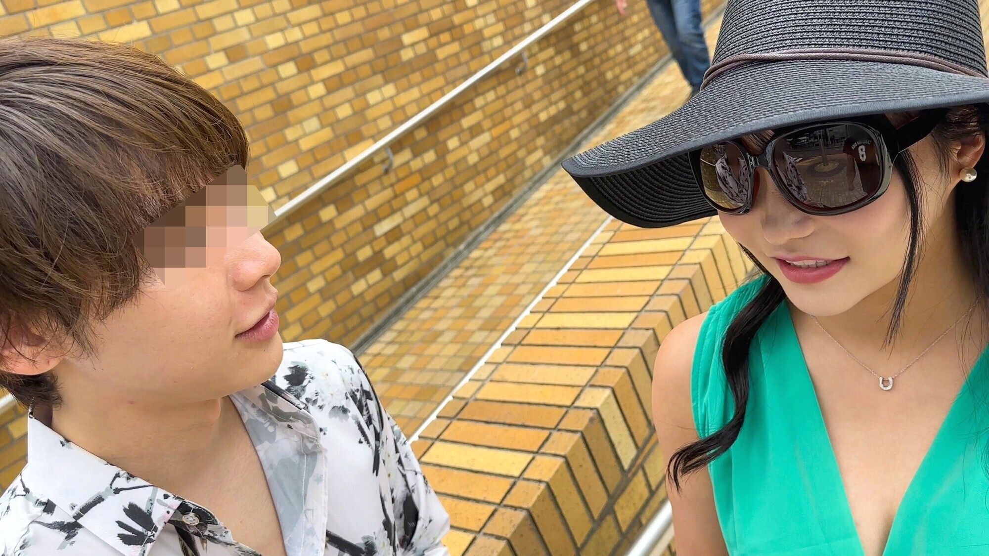 【グラサン筋肉巨乳】SARA 25歳 ハリウッド級Hカップスーパーモデルを奇跡のナンパゲット!ホテル連れ込み極上おっぱい、腹筋、唇、ま〇こに生中出し3P個人撮影 画像4