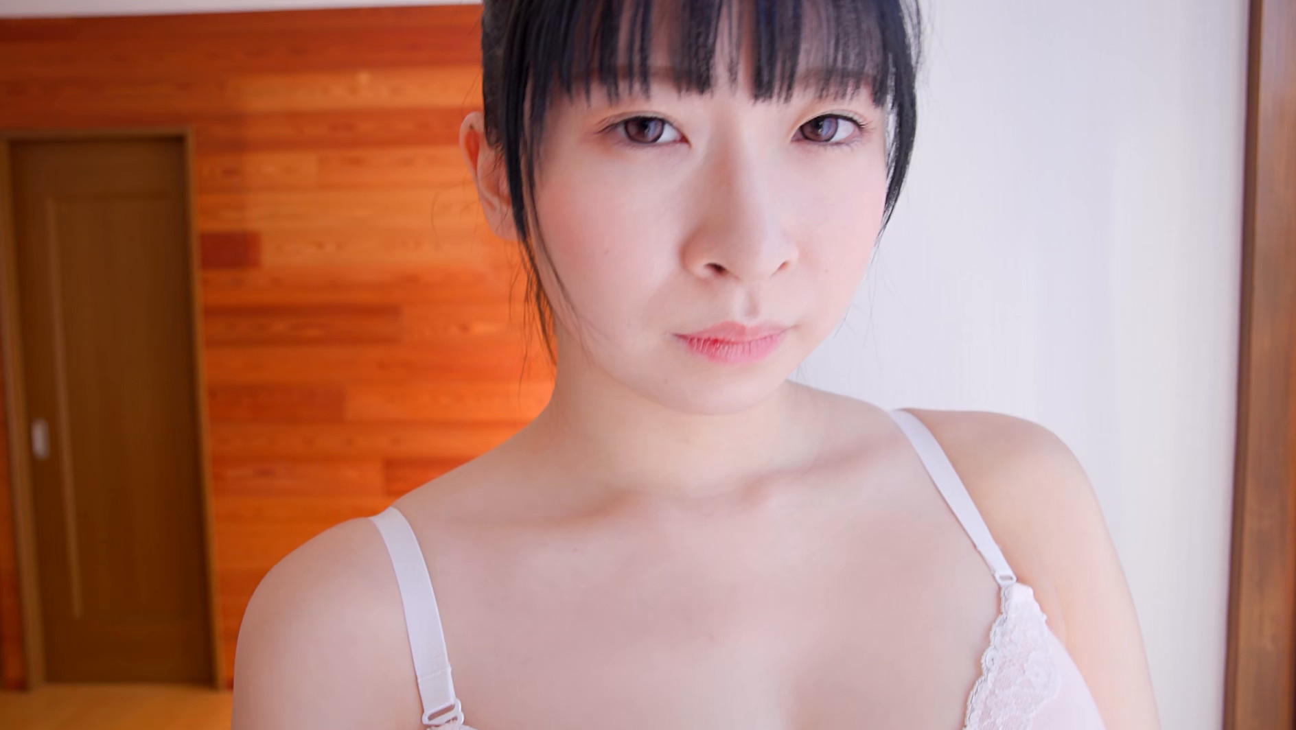 夏の香り 城凪春妃 画像1
