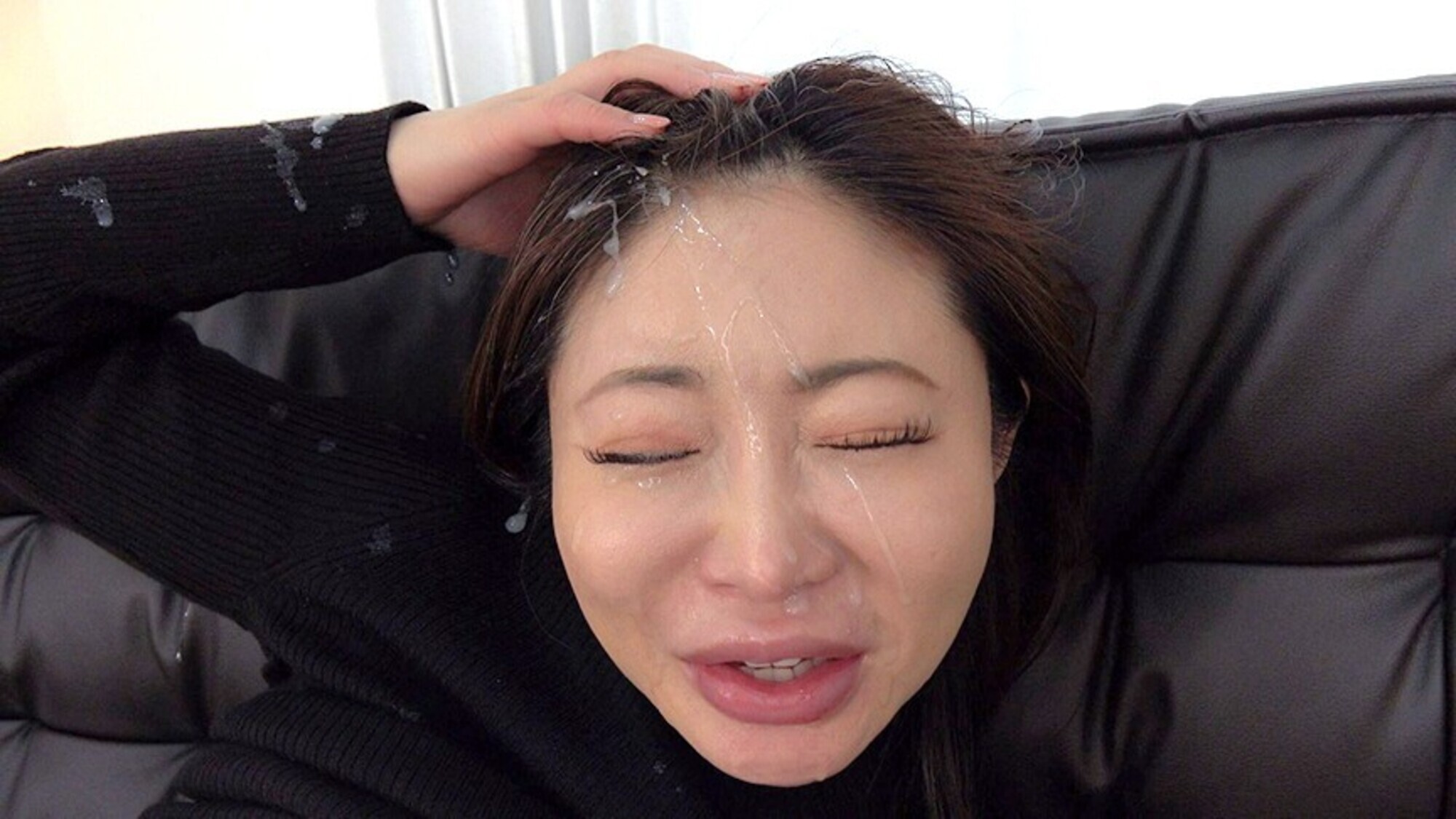 顔面に貼りつく新鮮ザーメン!!初めてのセンズリ鑑賞で予告なしの突然顔射される素人アラフィフ熟女! 6 画像10