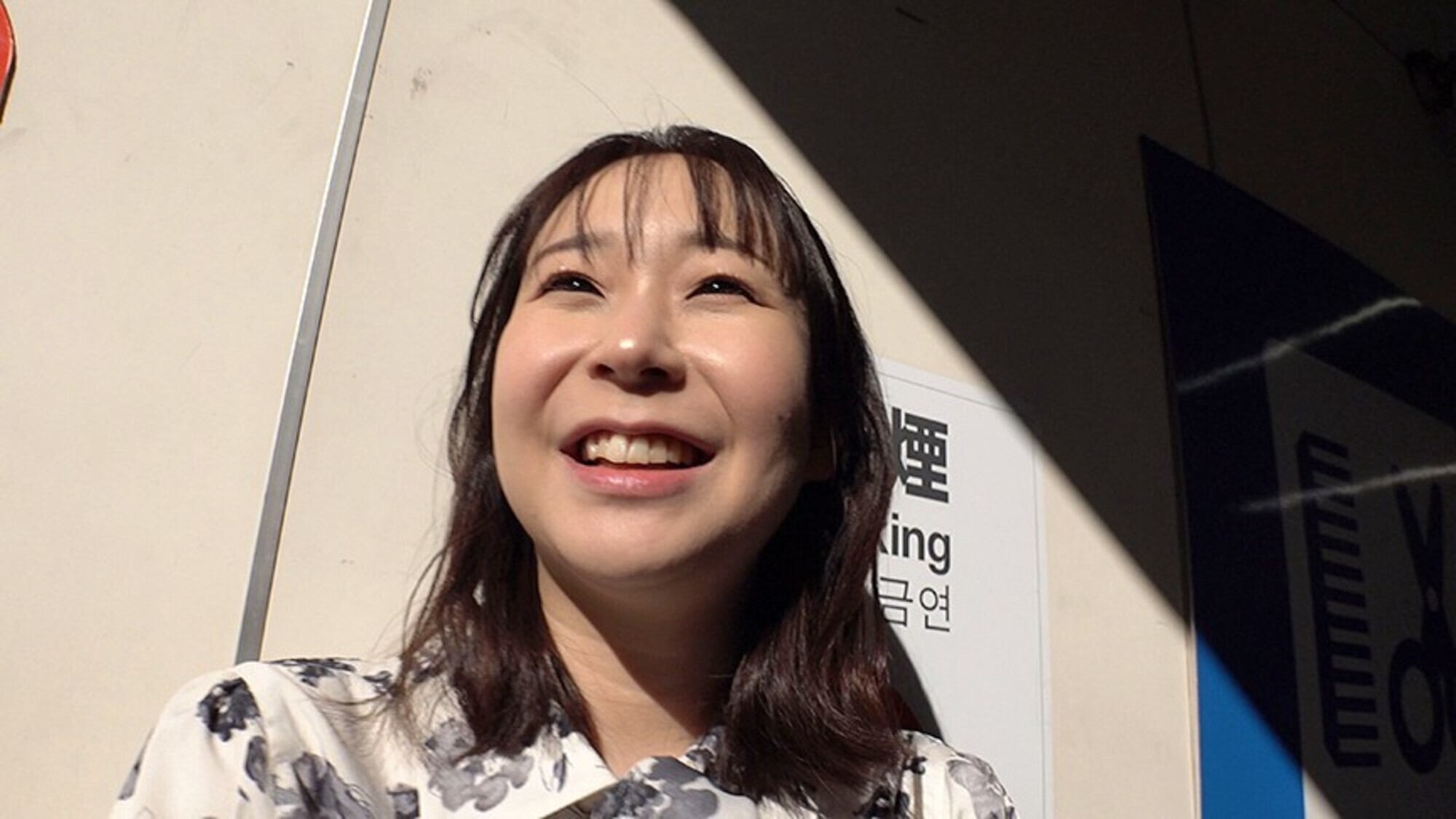 大量ぶっかけ志願 白く汚されたい変態素人妻 ゆかさん 画像2