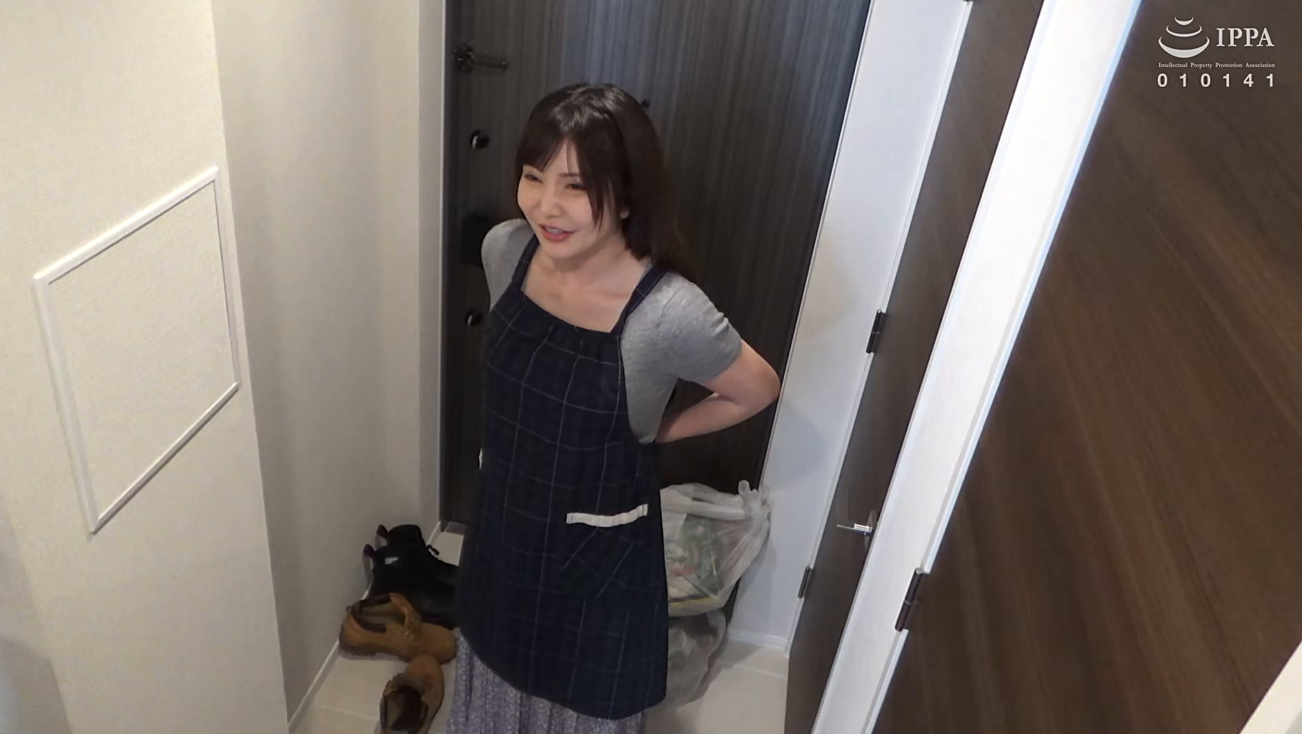 「おばさんレンタル」サービスリターンズ91 お願いすればこっそり中出しセックスまでさせてくれるエロくて優しいおばさんともっとすげーセックスがしたくなったのでおかわりしてみた 特別編おばさんアンコール劇場 最高にエロかったあの人をもう一度お呼びして今度は友達も入れて3P連続中出ししてみた 画像1