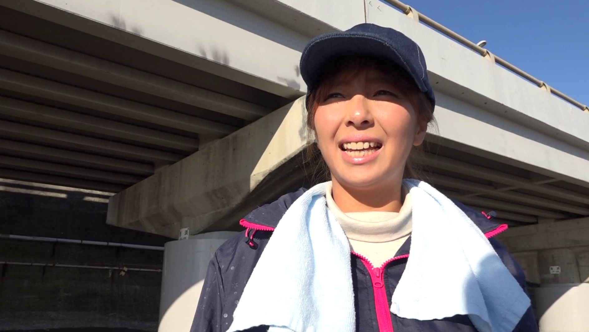 【三十路】こんがり肌のいいなり美熟女 画像1