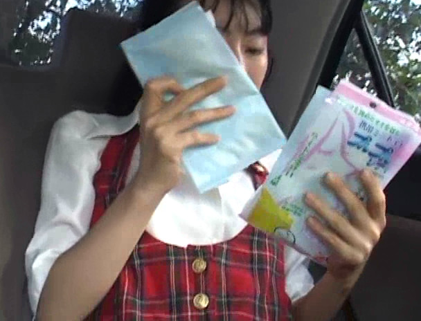 渋滞！！携帯用トイレで排泄する女達！！2 画像10
