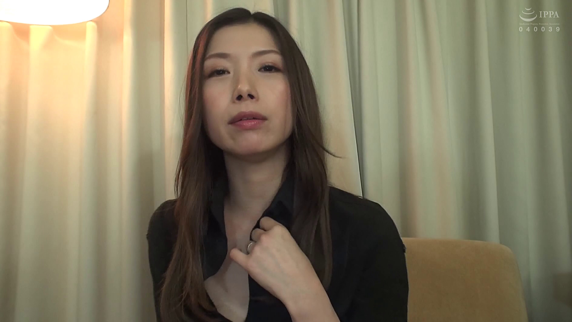 知的で欲求不満なセレブ美人妻 出会い系アプリで知り合った男のデカチンで狂ったようにイキまくる!!! 画像1
