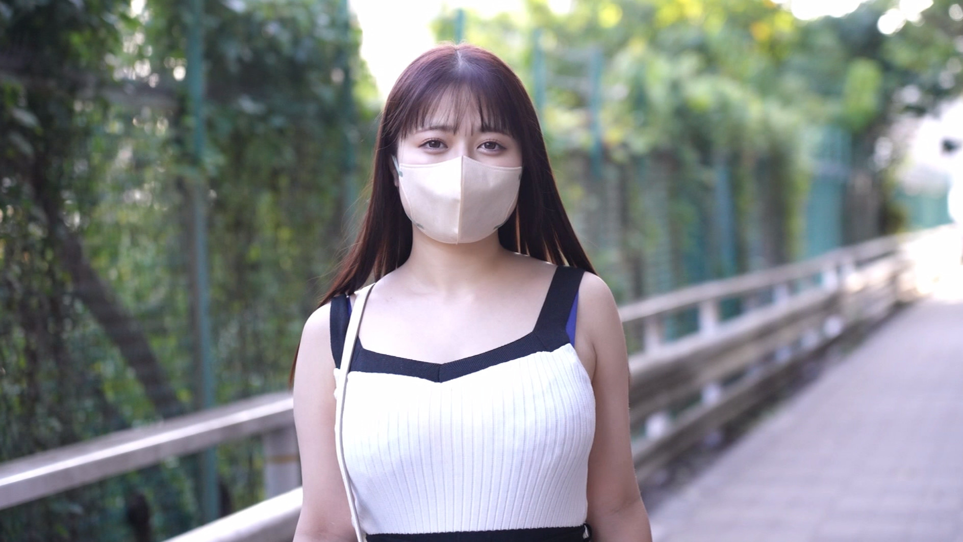 ふらちな巨乳~羽月乃蒼~ 画像1