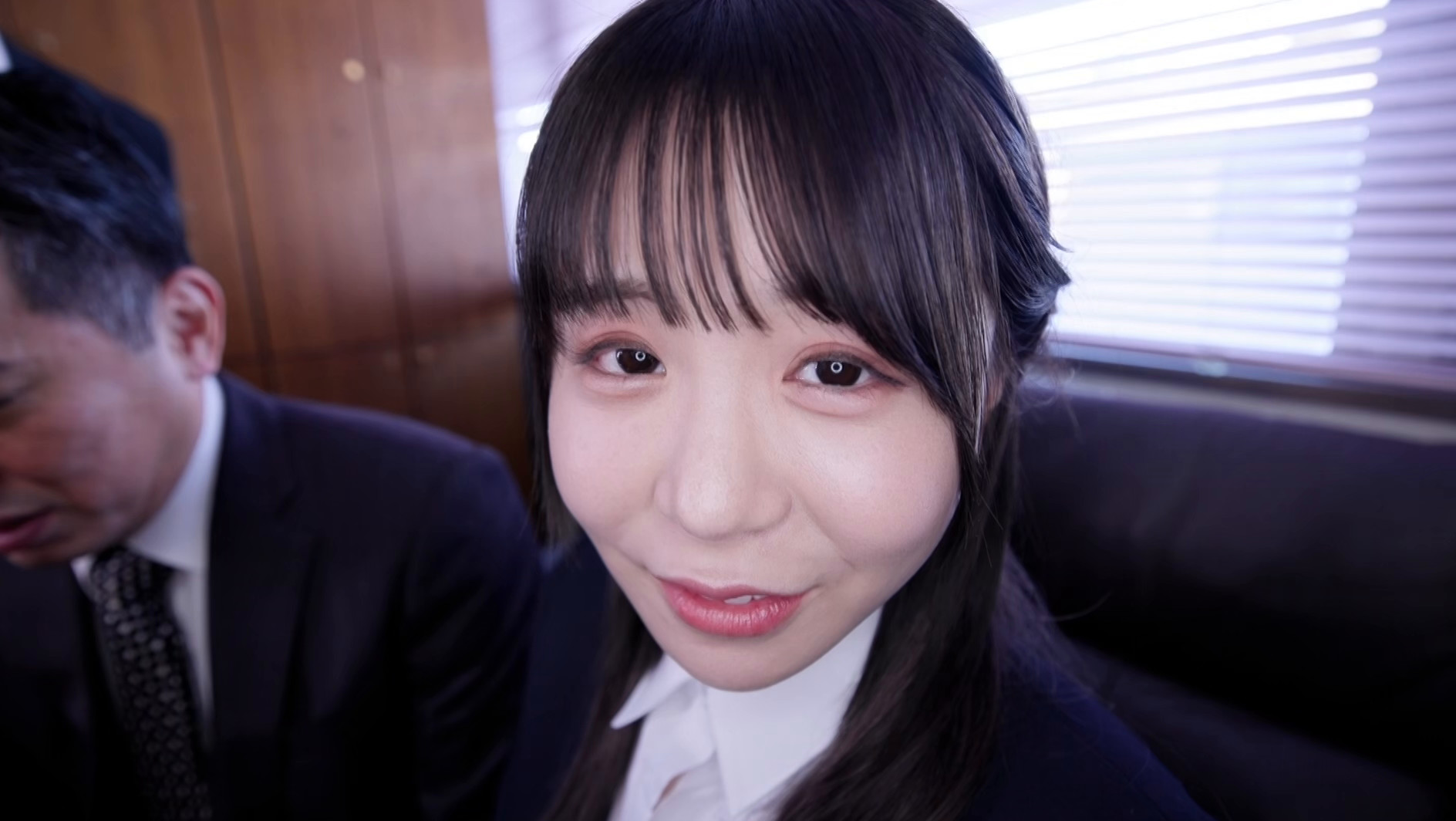 秘書課に志願した美人新入女子社員の本性 社内蜜楽 画像1