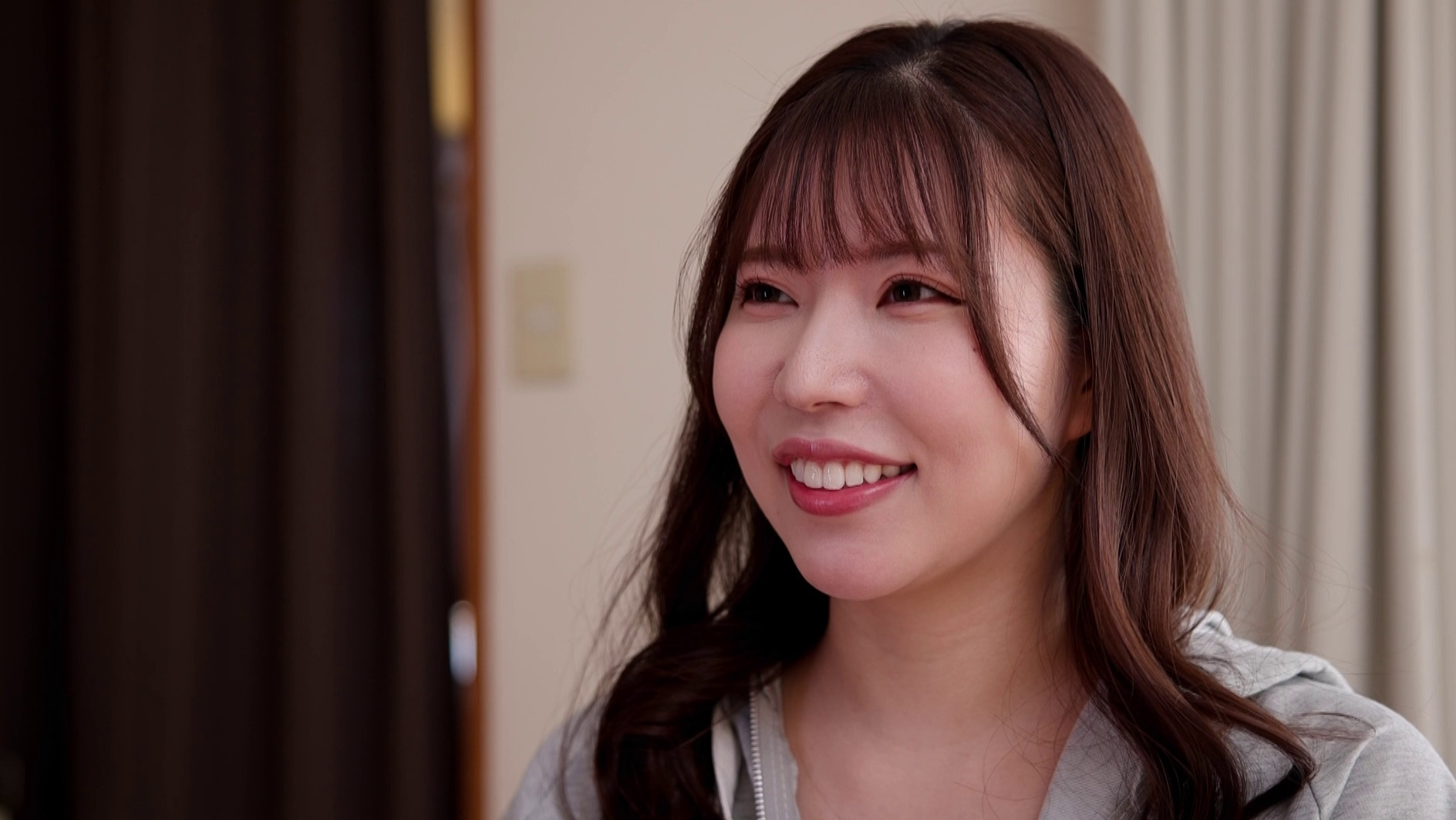 恥辱の美乳美尻妻 画像1